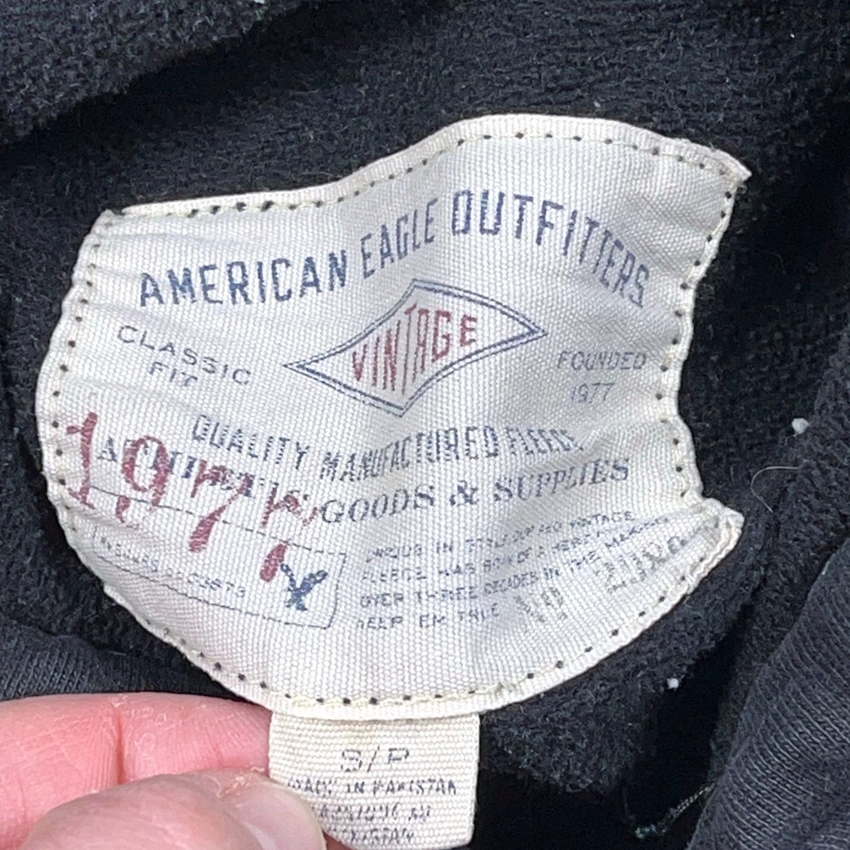 American Eagle Outfitters VINTAGE American Eagle Hoodie Men Small Black Sweatshirt AE77 Distressed Size US S / EU 44-46 / 1 - 3 Thumbnail