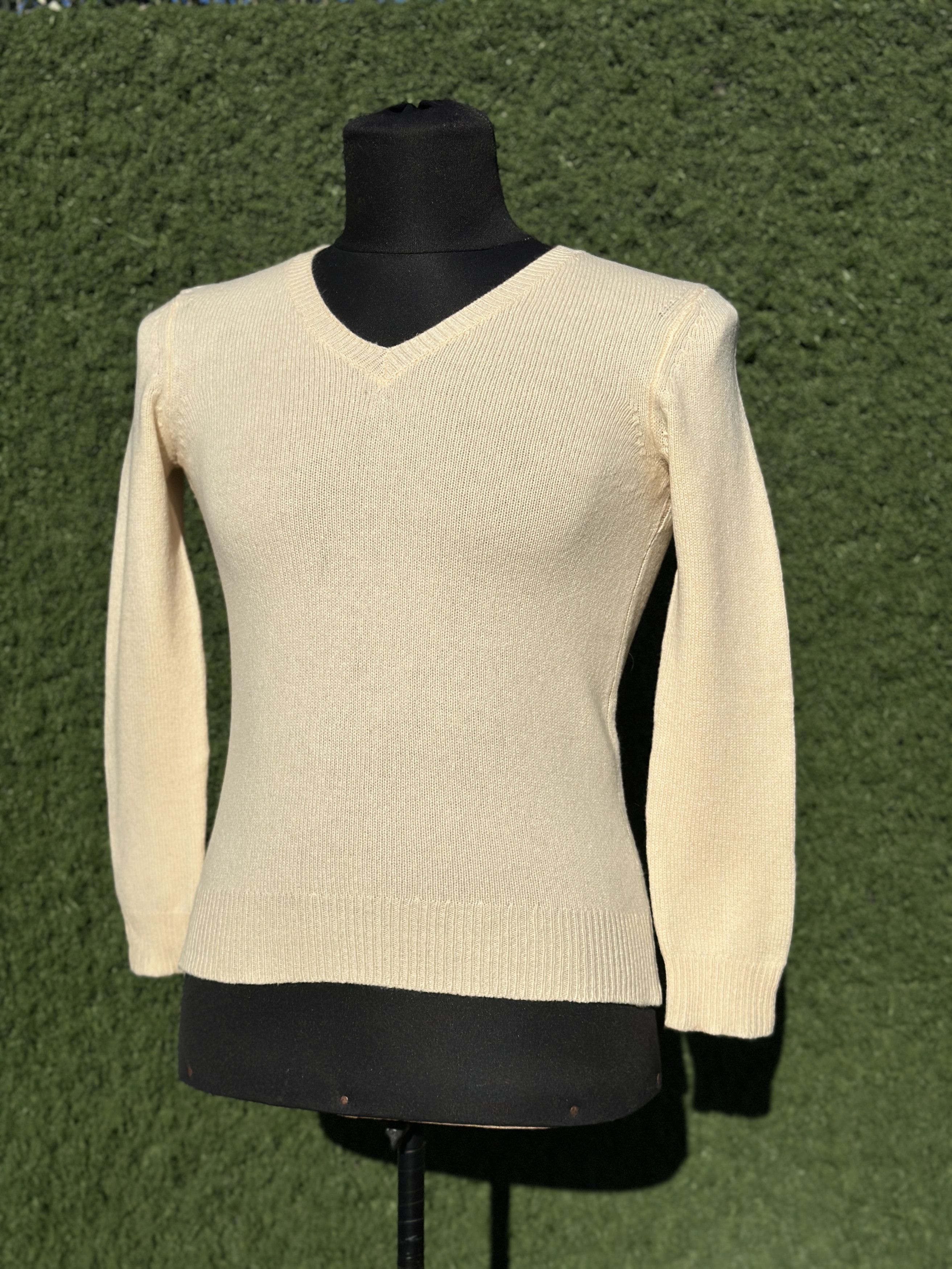The Row The Row V-Neck Fine Knit Sweater Cashmere Camel Hair Siz XS Size XS / US 0-2 / IT 36-38 - 9 Thumbnail
