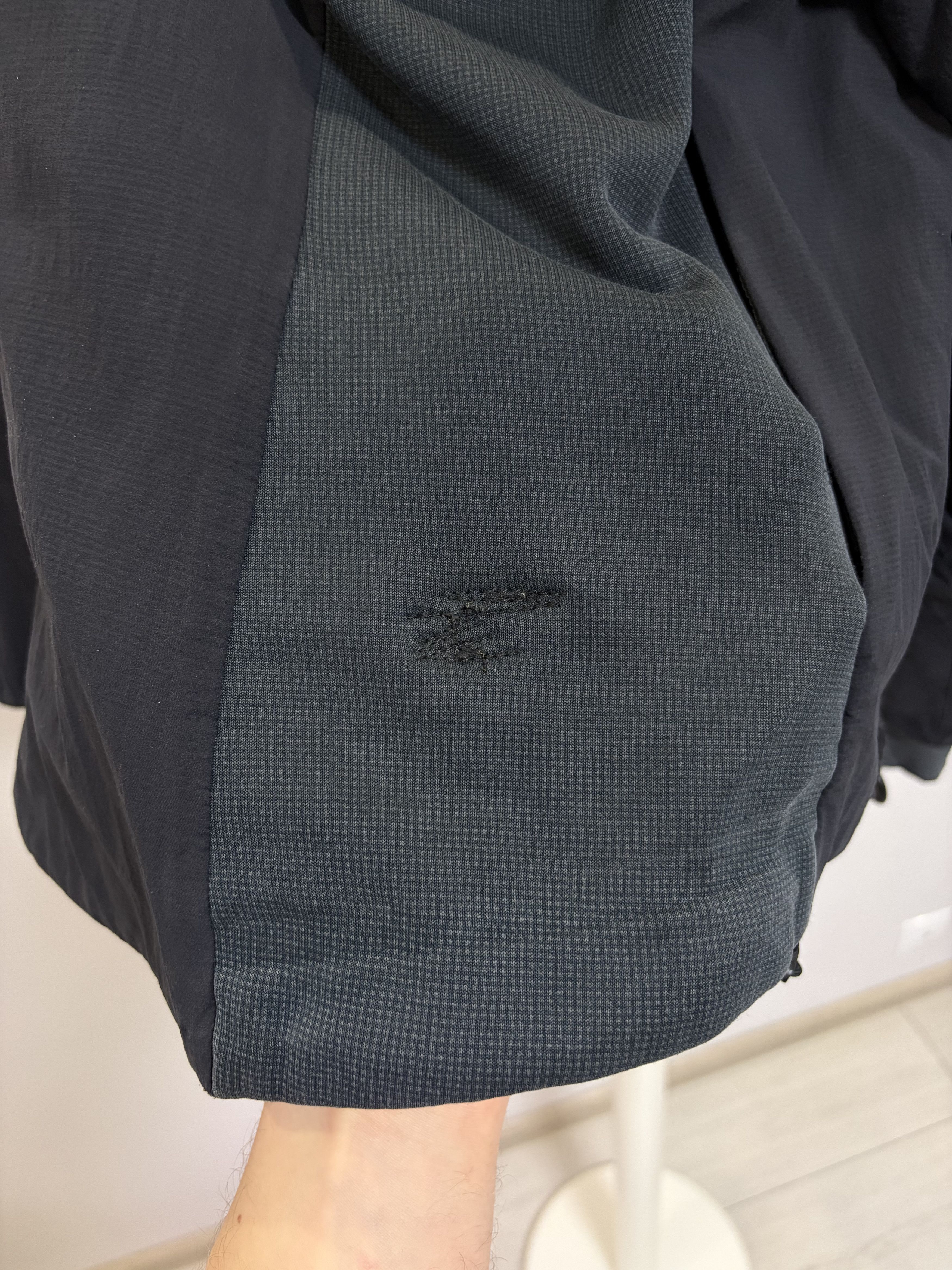 Arc'teryx ARC'TERYX Atom LT Hoody Jacket Lightweight Outdoor Gorpcore Size M / US 6-8 / IT 42-44 - 15 Thumbnail
