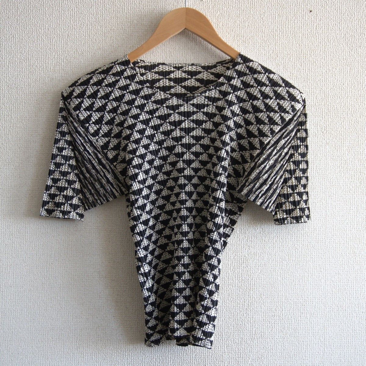 Vintage PLEATS PLEASE Patterned pleated top T-Shirt Size 3 Size US L / EU 52-54 / 3 - 1 Thumbnail