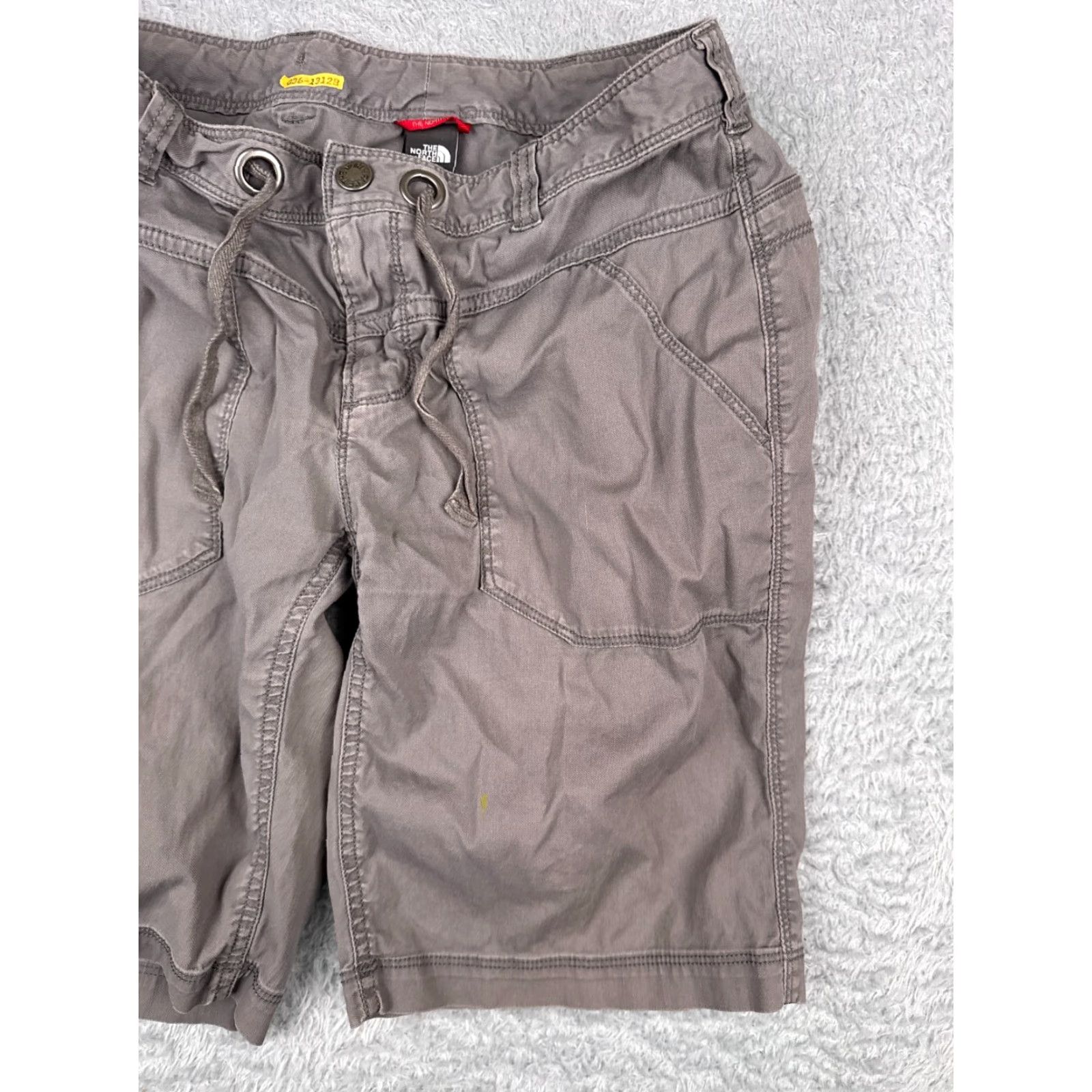 The North Face The North Face Shorts Women 6 Gray Chino Cotton Blend Twill Hiking Camp 31x10 Size 28" / US 6 / IT 42 - 6 Thumbnail