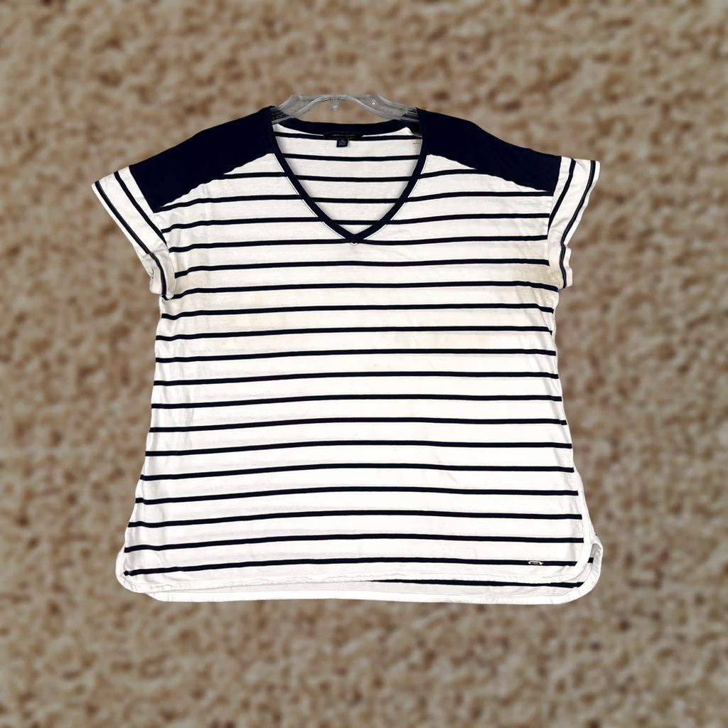 Tommy Hilfiger Tommy Hilfiger Shirt Womens 1X White Navy Striped V-Neck Short Sleeve Tee Casual Size XL / US 12-14 / IT 48-50 - 1 Thumbnail