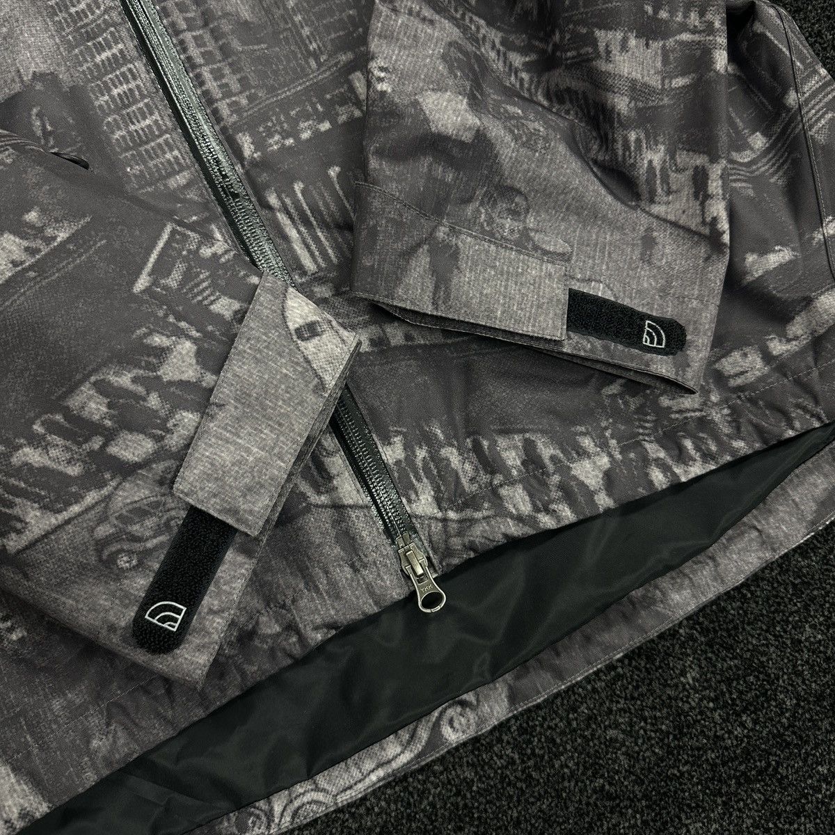 Supreme × The North Face Supreme The North Face TNF Jacket Night Summit 2008 Medium Size US M / EU 48-50 / 2 - 8 Thumbnail