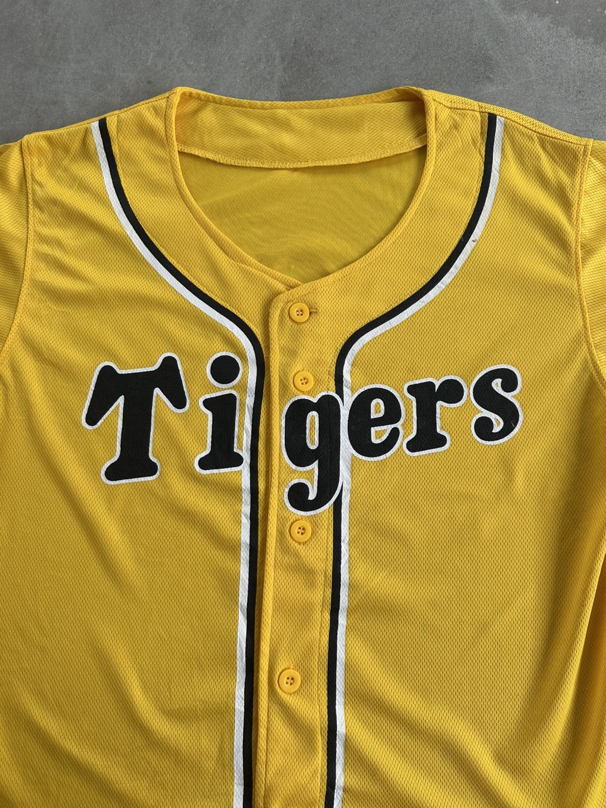 Japanese Brand JAPAN HANSHIN TIGERS YELLOW BASEBALL JERSEY Size US M / EU 48-50 / 2 - 2 Thumbnail