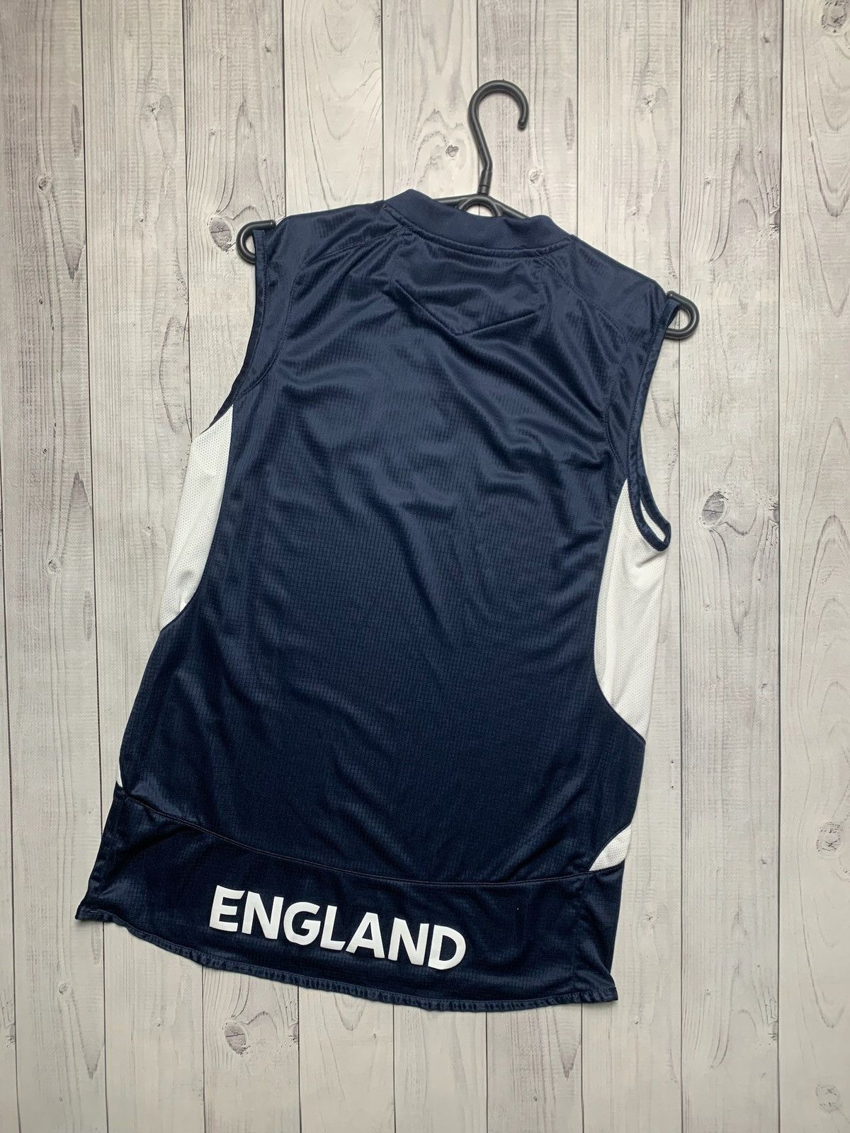 Umbro × Vintage Vintage Umbro England soccer jersey size M logo Size US M / EU 48-50 / 2 - 4 Thumbnail