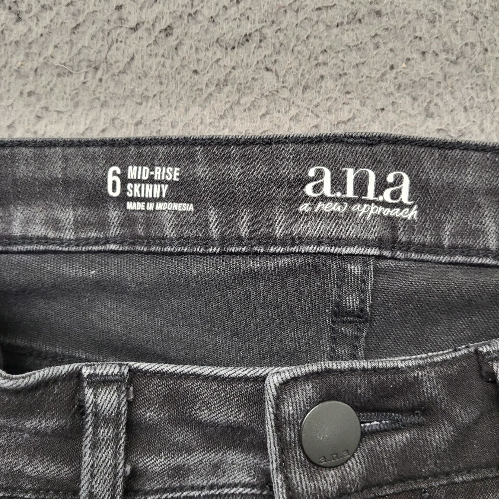Denime A.N.A. JEANS A NEW APPROACH WOMENS SIZE 6 BLACK MED RISE SKINNY DENIM PANTS Size 28" / US 6 / IT 42 - 2 Thumbnail