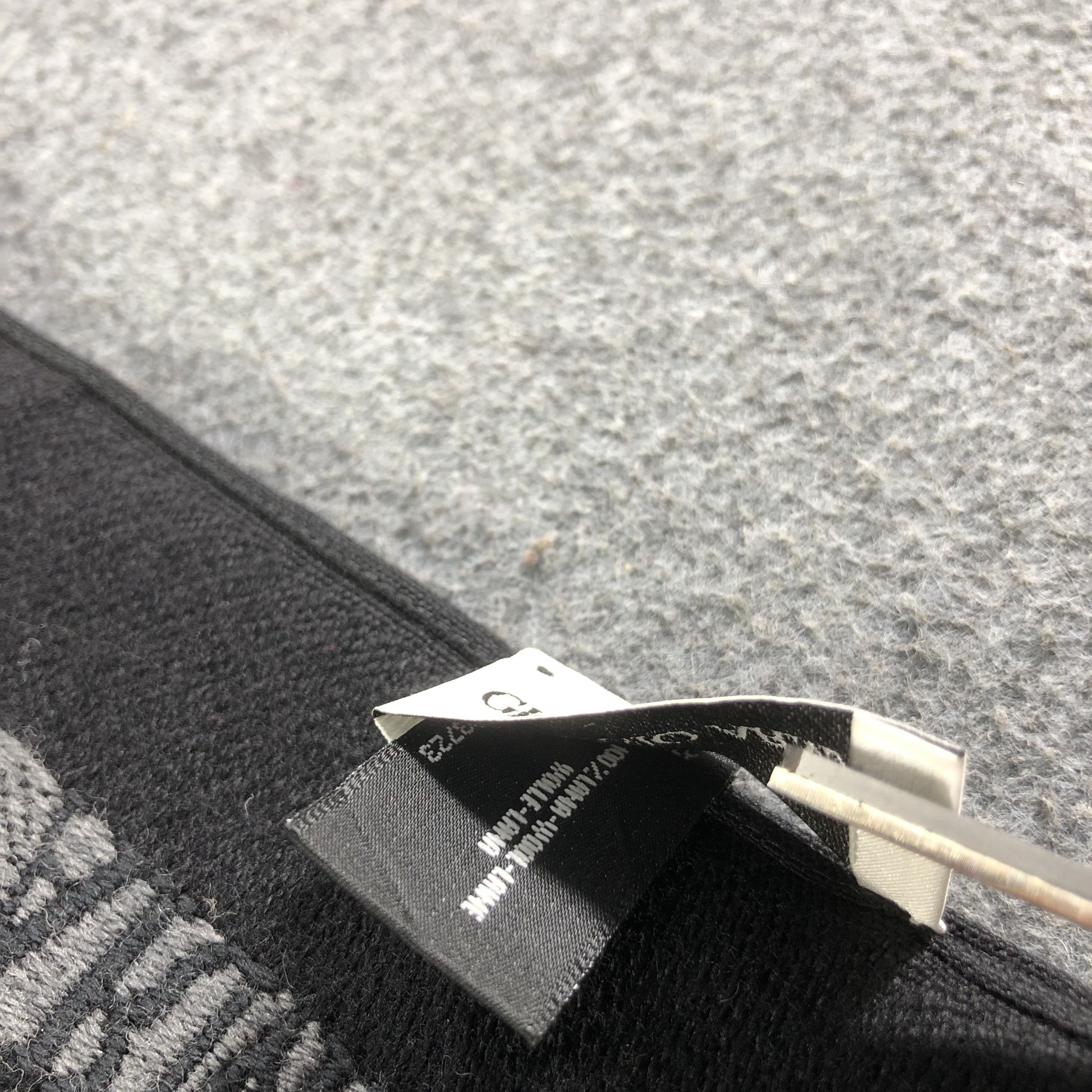 Giorgio Armani Giorgio Armani Black Wool Scarf Muffler V1190 Size ONE SIZE - 5 Thumbnail