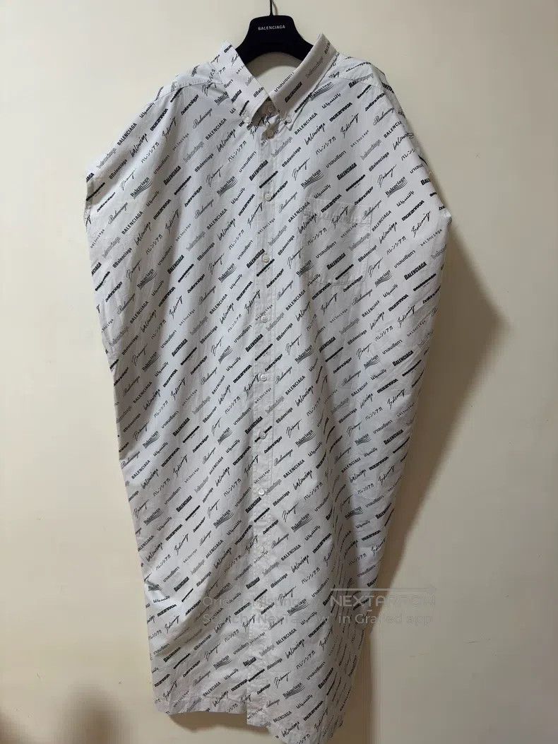 Balenciaga Balenciaga White bullet screen full print long dress, robe Size XS / US 0-2 / IT 36-38 - 1 Thumbnail