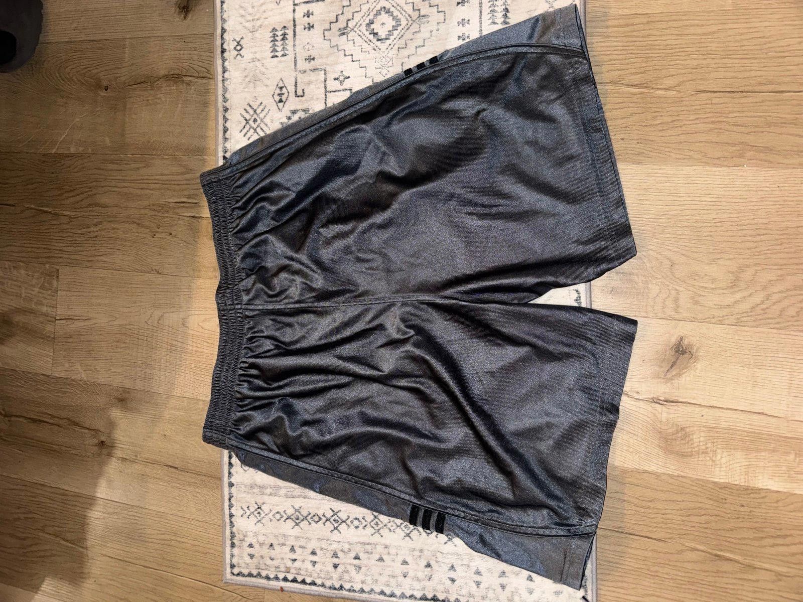Adidas Adidas Grey/Black Dazzle Shorts Hoops Mens L Y2K Rare 90s Size US 34 / EU 50 - 3 Thumbnail