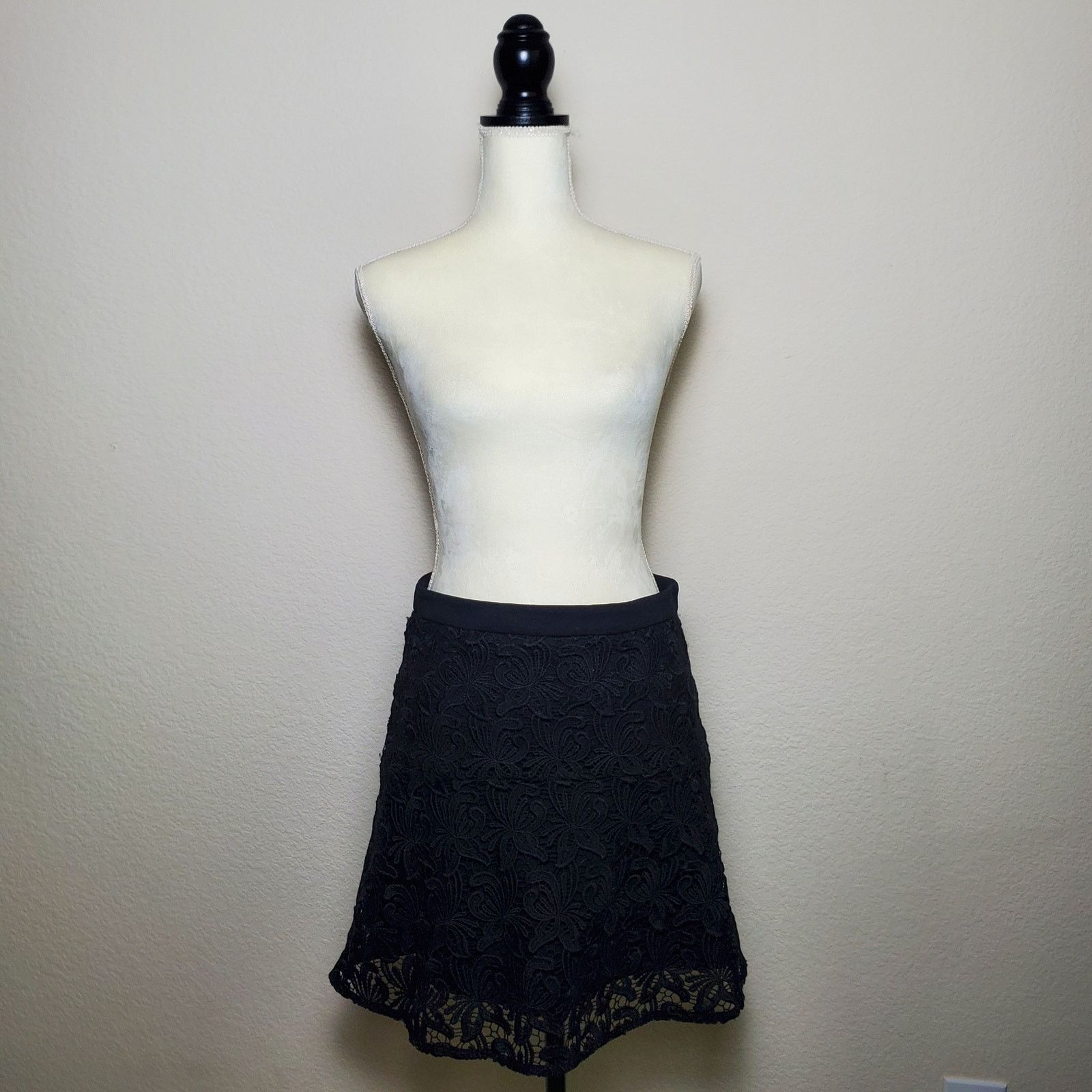 Loft Loft Black Lace Ponte Skirt Small Size 27" / US 4 / IT 40 - 1 Thumbnail