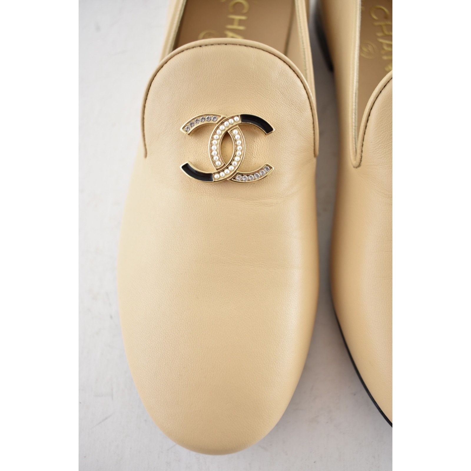 Chanel Chanel 18A Beige Lambskin Pearl Crystal CC Logo Moccasin Size US 6 / IT 36 - 10 Thumbnail