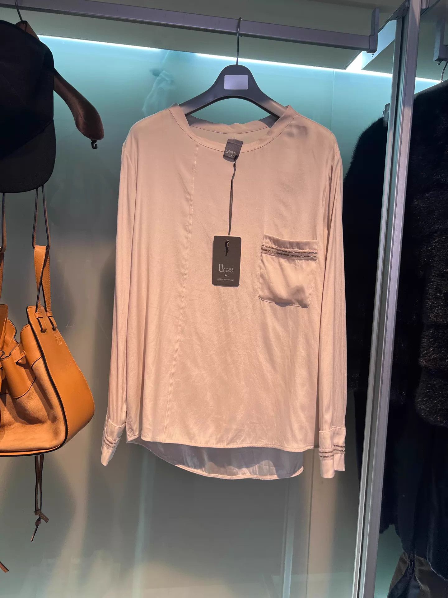 Other Lorena Antoniazzi Oversized Ivory Silk Shirt 42 Size US XS / EU 42 / 0 - 2 Thumbnail