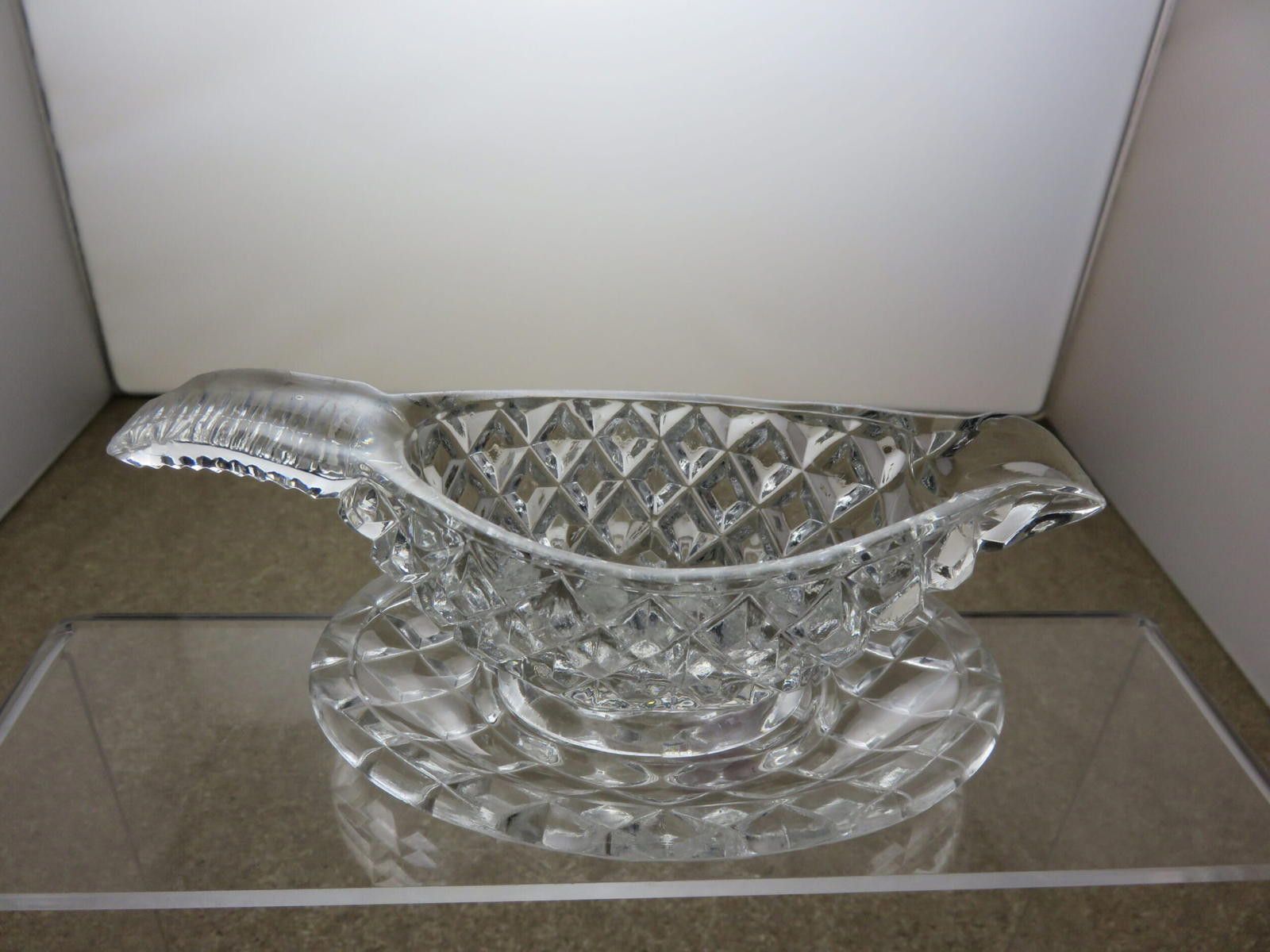 The Unbranded Brand Pressed Glass Gravy Sauce Boat And Saucer Set 5 3/4" Size ONE SIZE - 2 Thumbnail
