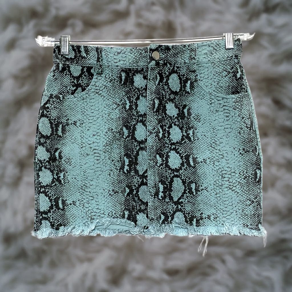 Vintage Blue Blush Snakeskin Jean Mini Skirt S Raw Hem Fairy Grunge Edgy Coachella Boho Skirt, Denim, Animal Print, Short, Casual Womens, XS? No, S Size 28" / US 6 / IT 42 - 1 Thumbnail