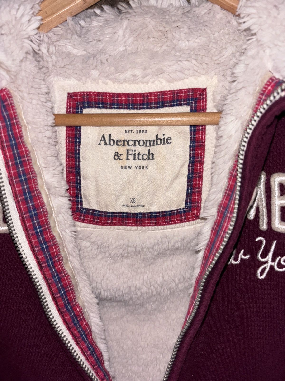 Abercrombie & Fitch Fuzzy Fur Hoddie Zipper Jacket Wine Red Size XS / US 0-2 / IT 36-38 - 4 Thumbnail