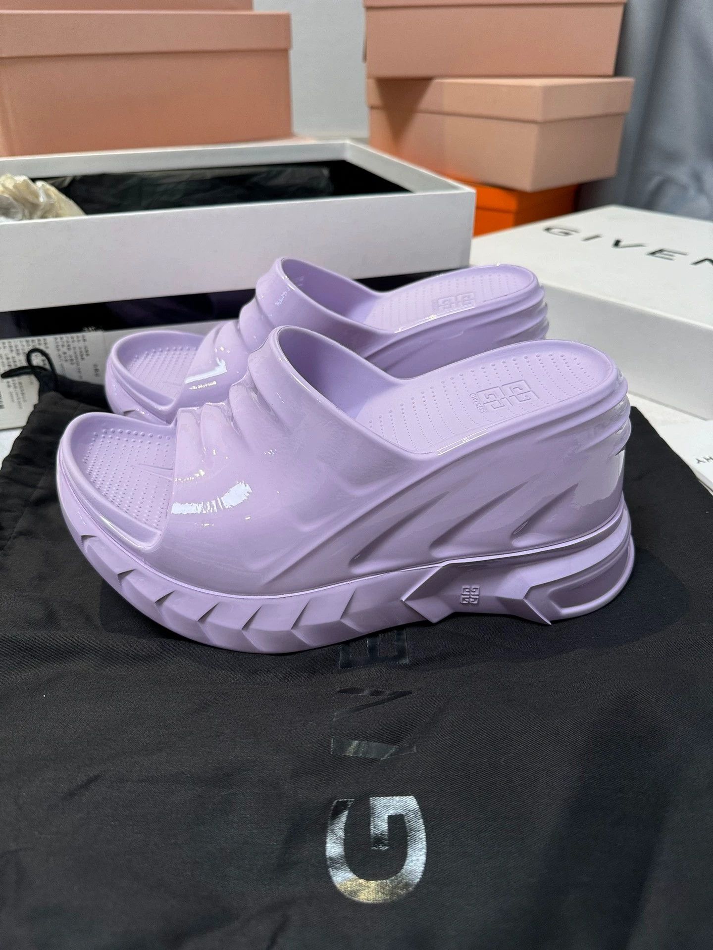 Givenchy Givenchy Marshmallow Lilac 38 Slides Size US 7.5 / IT 37.5 - 3 Thumbnail