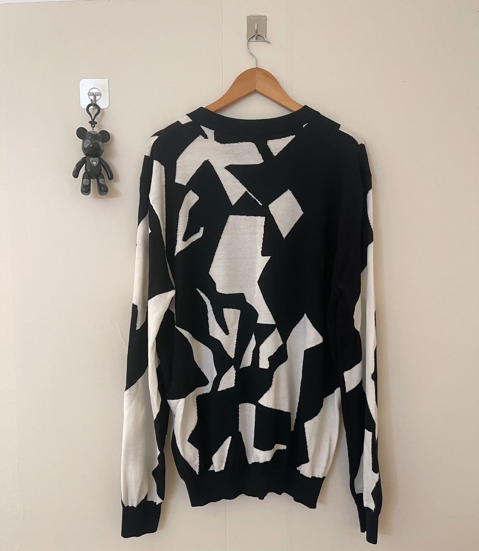 Louis Vuitton Louis Vuitton Black and white abstract sweater size 4L Next Size US XXL / EU 58 / 5 - 3 Thumbnail