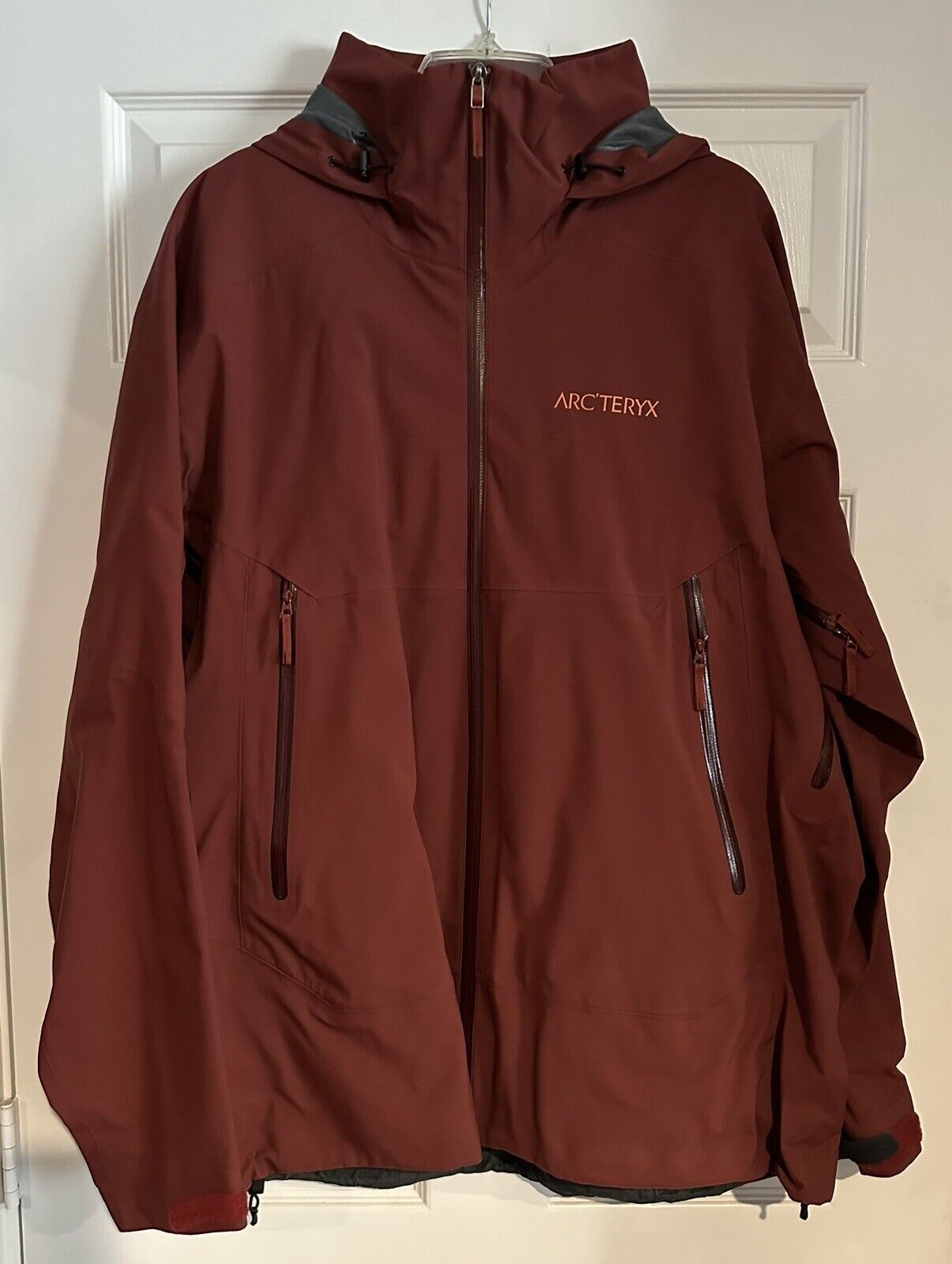 image of Arcteryx Arc'teryx Vertic Gore-Tex Jacket in Maroon, Men's (Size XL)