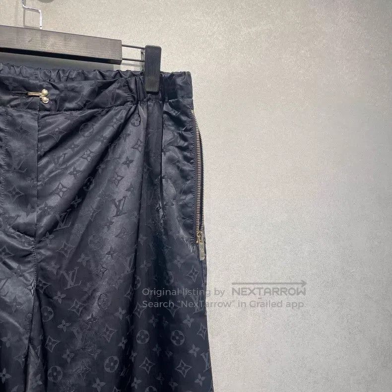 Louis Vuitton Louis Vuitton Full logo printed casual pants Size US 42 / EU 58 - 3 Thumbnail