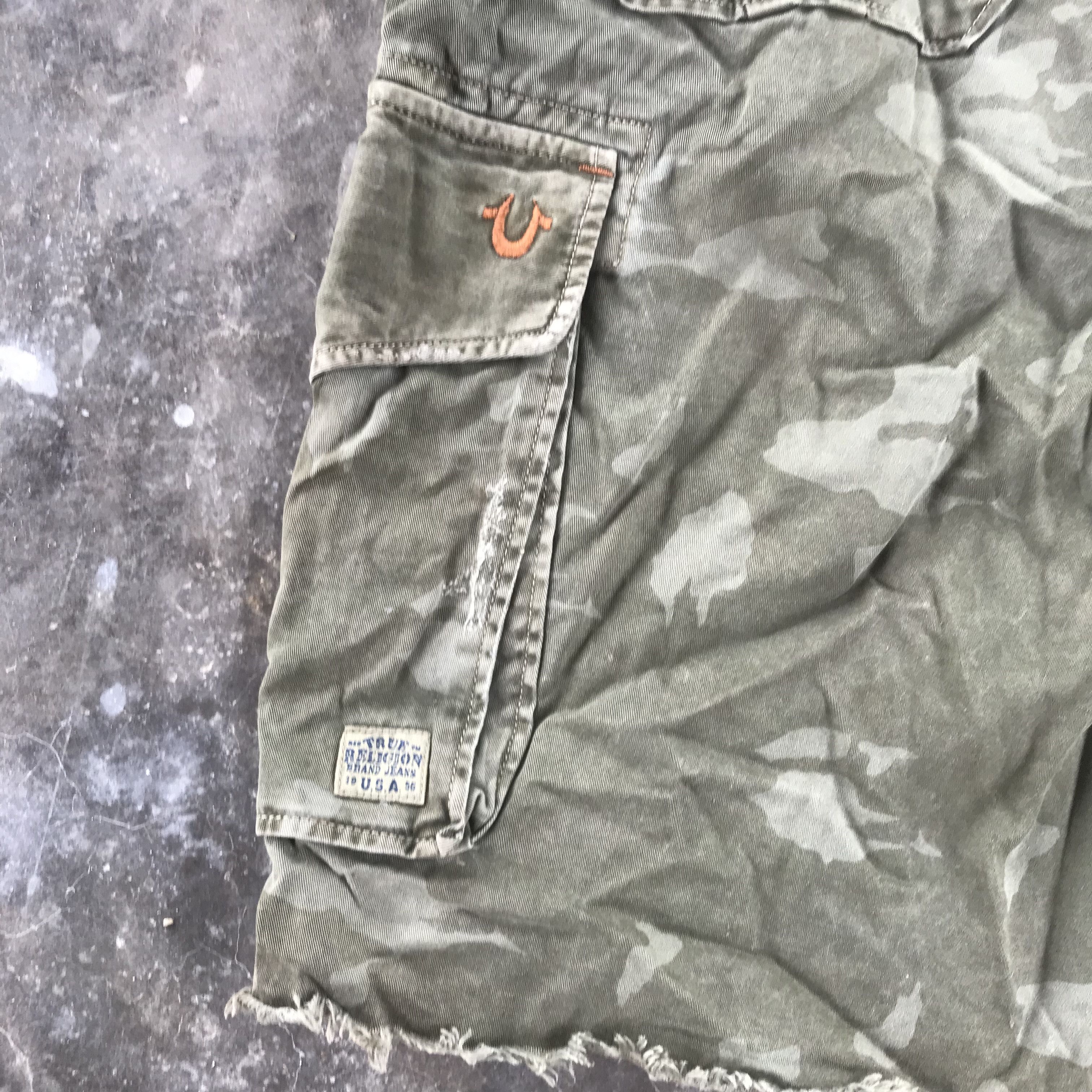 True Religion Rare Vintage True Religion Camo Short Pants -Size 37 Size US 37 - 9 Thumbnail
