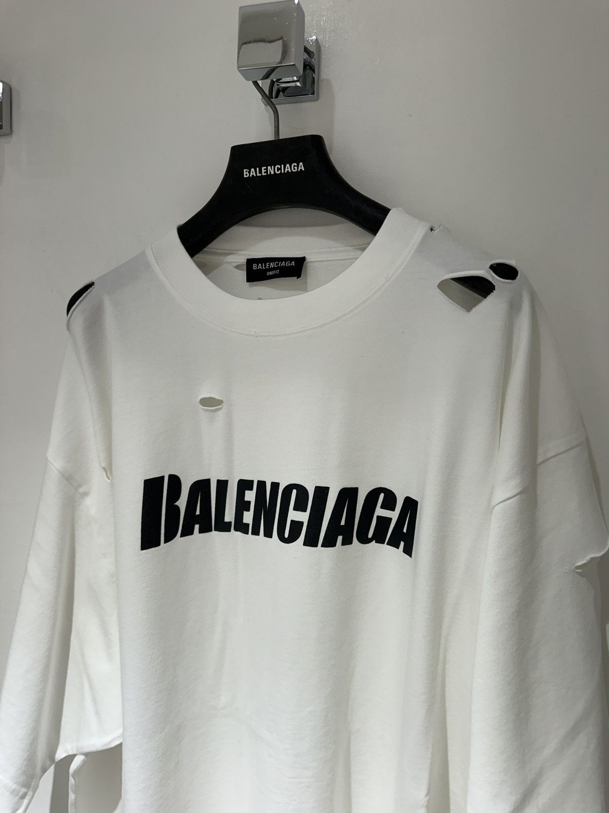 Balenciaga Balenciaga Balenciaga Distressed Logo T Shirt Size US S / EU 44-46 / 1 - 3 Thumbnail