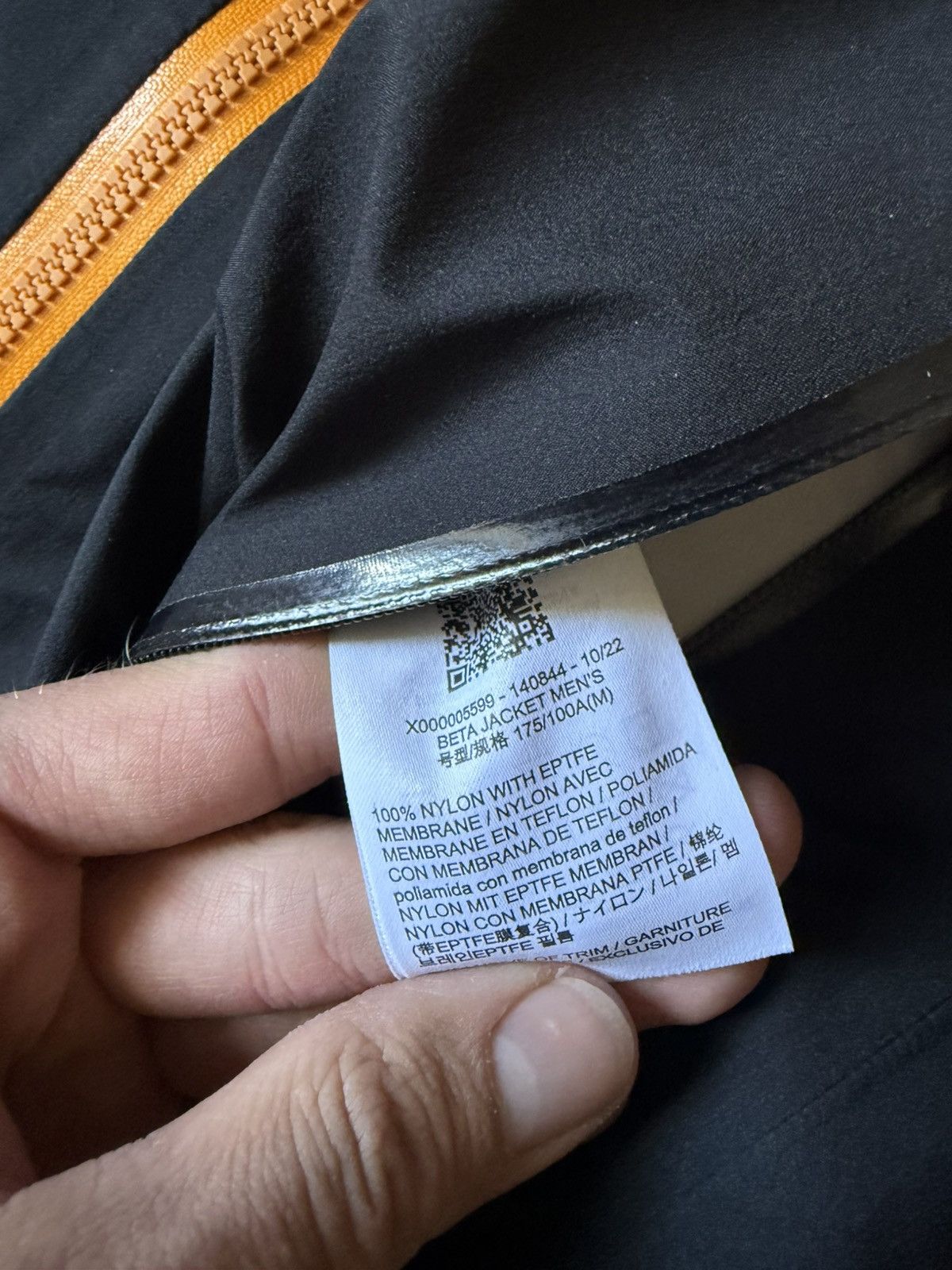 Arc'teryx Arc’teryx Beta Jacket Black/Gold 2022 Size US M / EU 48-50 / 2 - 4 Thumbnail