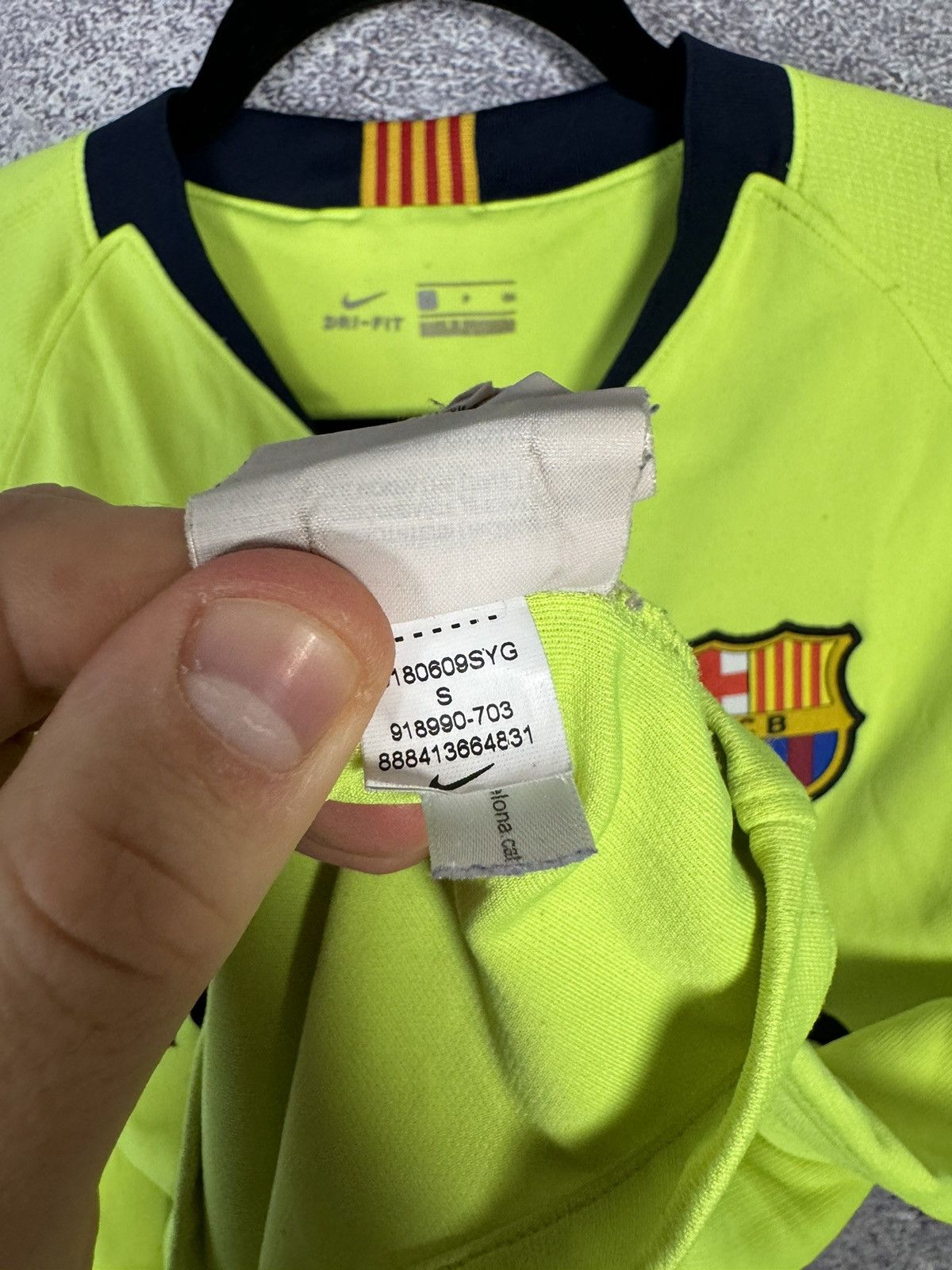 Nike Vintage FC Barcelona 2018/19 Away Nike Soccer Jersey Size US S / EU 44-46 / 1 - 13 Thumbnail