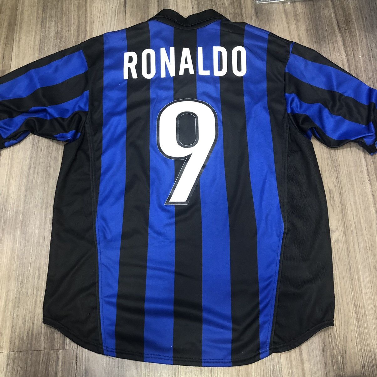 Nike Inter Milan 98/99 home shirt #9 Ronaldo Size US M / EU 48-50 / 2 - 2 Thumbnail