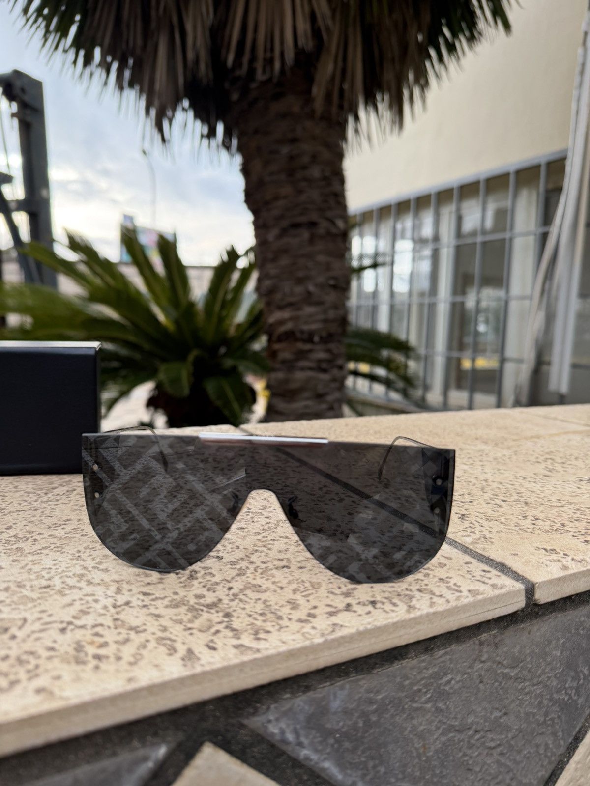 Fendi Fendi Sunglasses FF M0093/S Size ONE SIZE - 3 Thumbnail