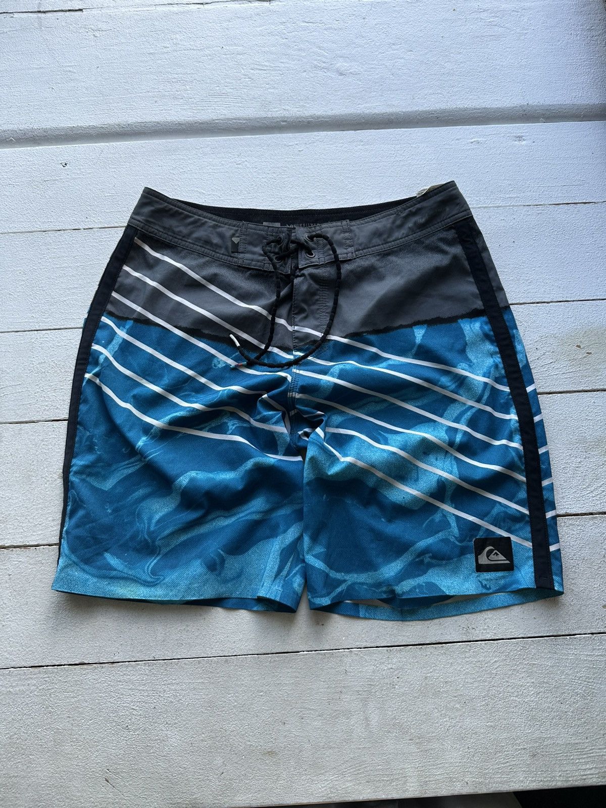 🚨Vintage Quiksilver Shorts Big Logo Y2K Style 90s Surfing