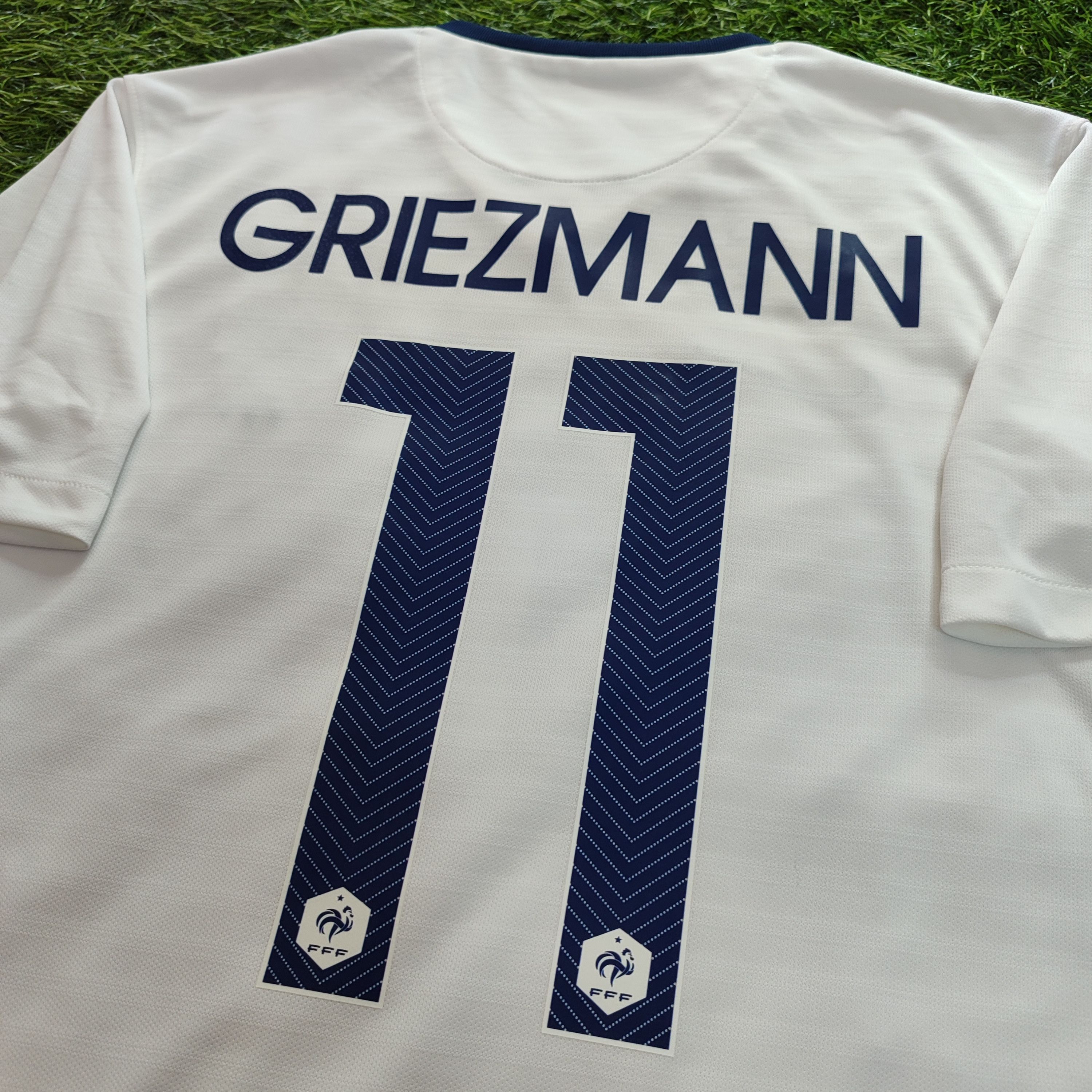 Nike Nike France Away 2015 Griezmann #11 Soccer Jersey Size US M / EU 48-50 / 2 - 3 Thumbnail