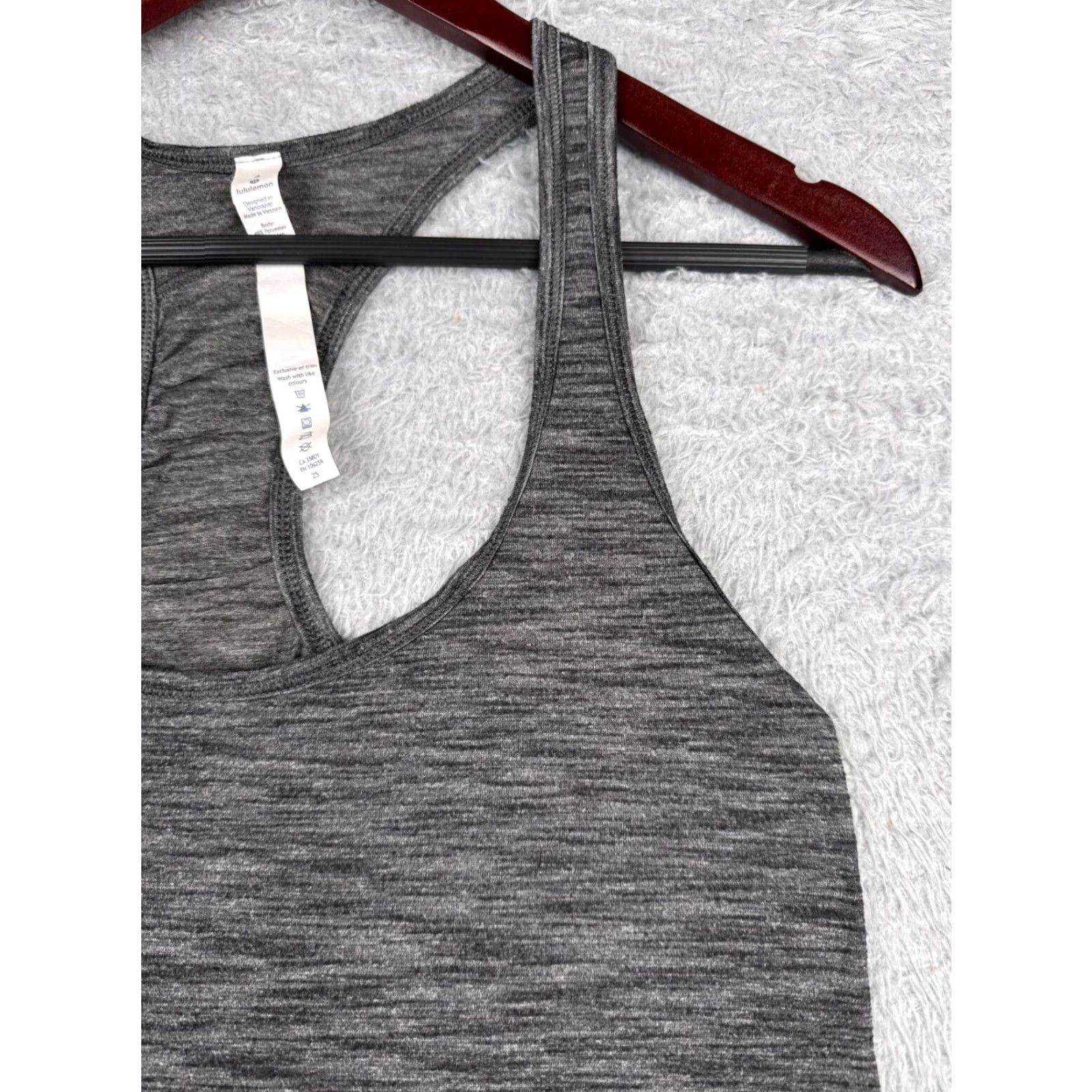 Lululemon Lululemon Shirt Women Gray Tank Luon Fabric 4 Sleeveless Racerback Gym Yoga All Seasons Casual Workwear VINTAGE No Size S / US 4 / IT 40 - 3 Thumbnail