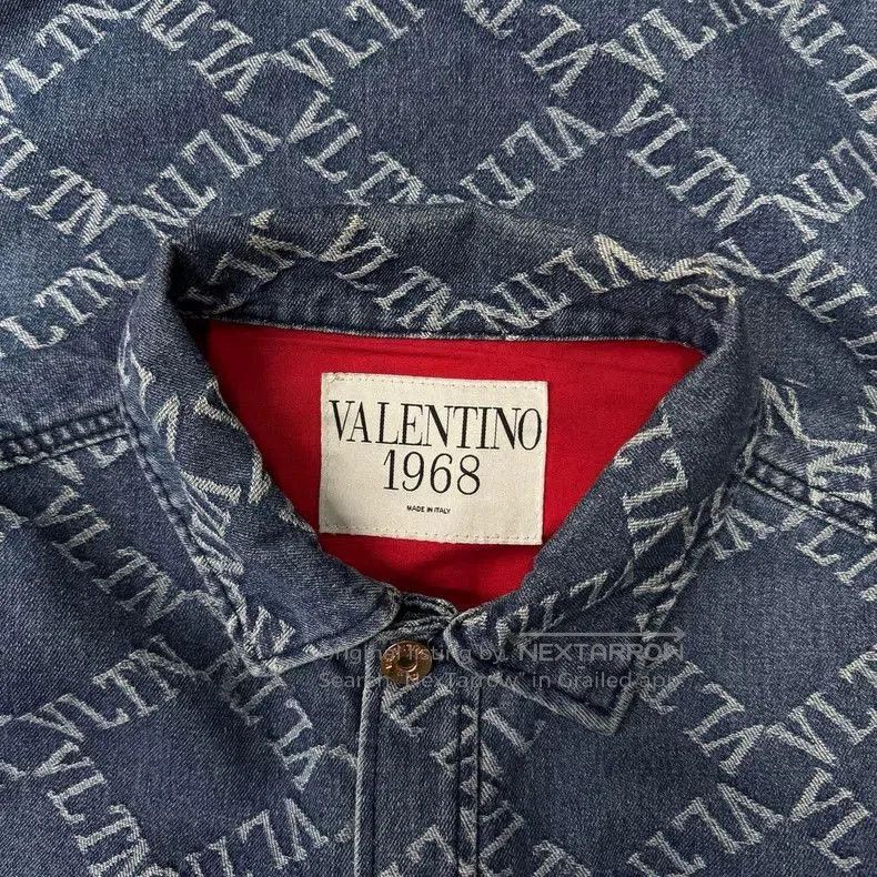 Valentino Valentino All. Size US M / EU 48-50 / 2 - 2 Thumbnail