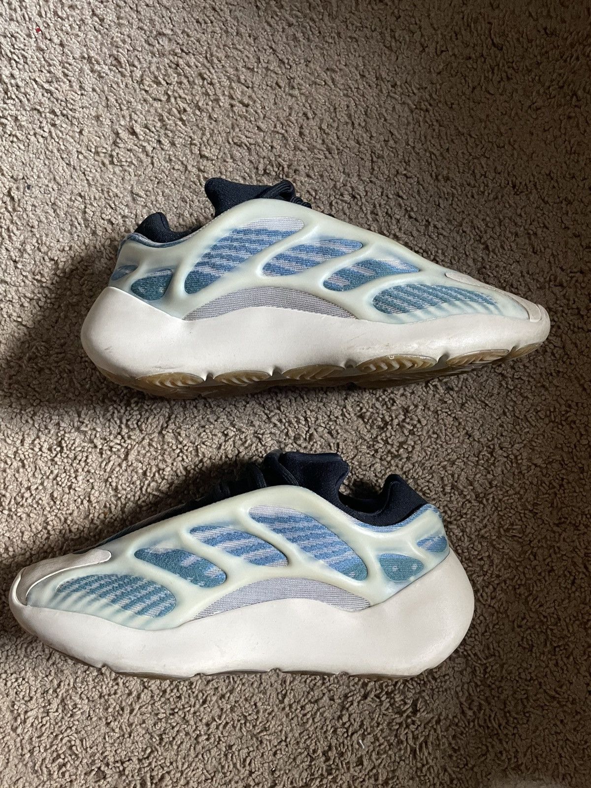 Yeezy adidas Yeezy 700 V3 Kyanite Women’s size 7 Size US 7 / IT 37 - 6 Thumbnail