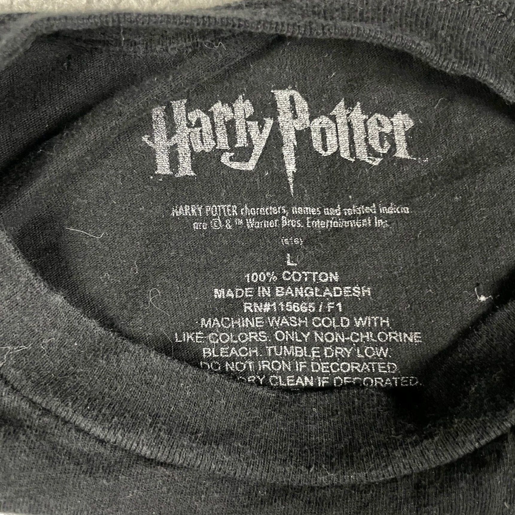 Vintage Hogwarts Potter Harry Potter Tshirt Adult Large Gray Crew Neck Shirt Mens Football Logo Alumni Team Crest Confert Hogwarts Alumni Shirt Gray Size US L / EU 52-54 / 3 - 5 Thumbnail