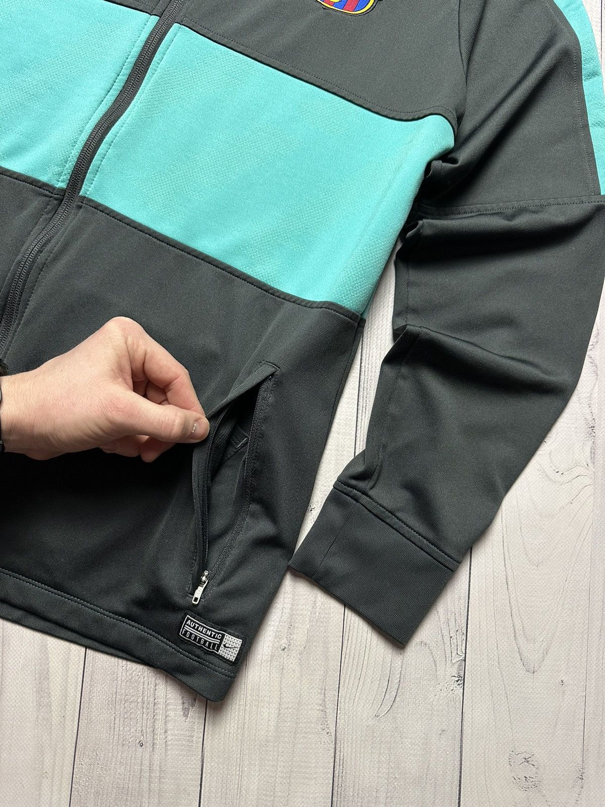 Nike × Vintage Vintage Nike Barcelona track jacket size L blue Size US L / EU 52-54 / 3 - 3 Thumbnail