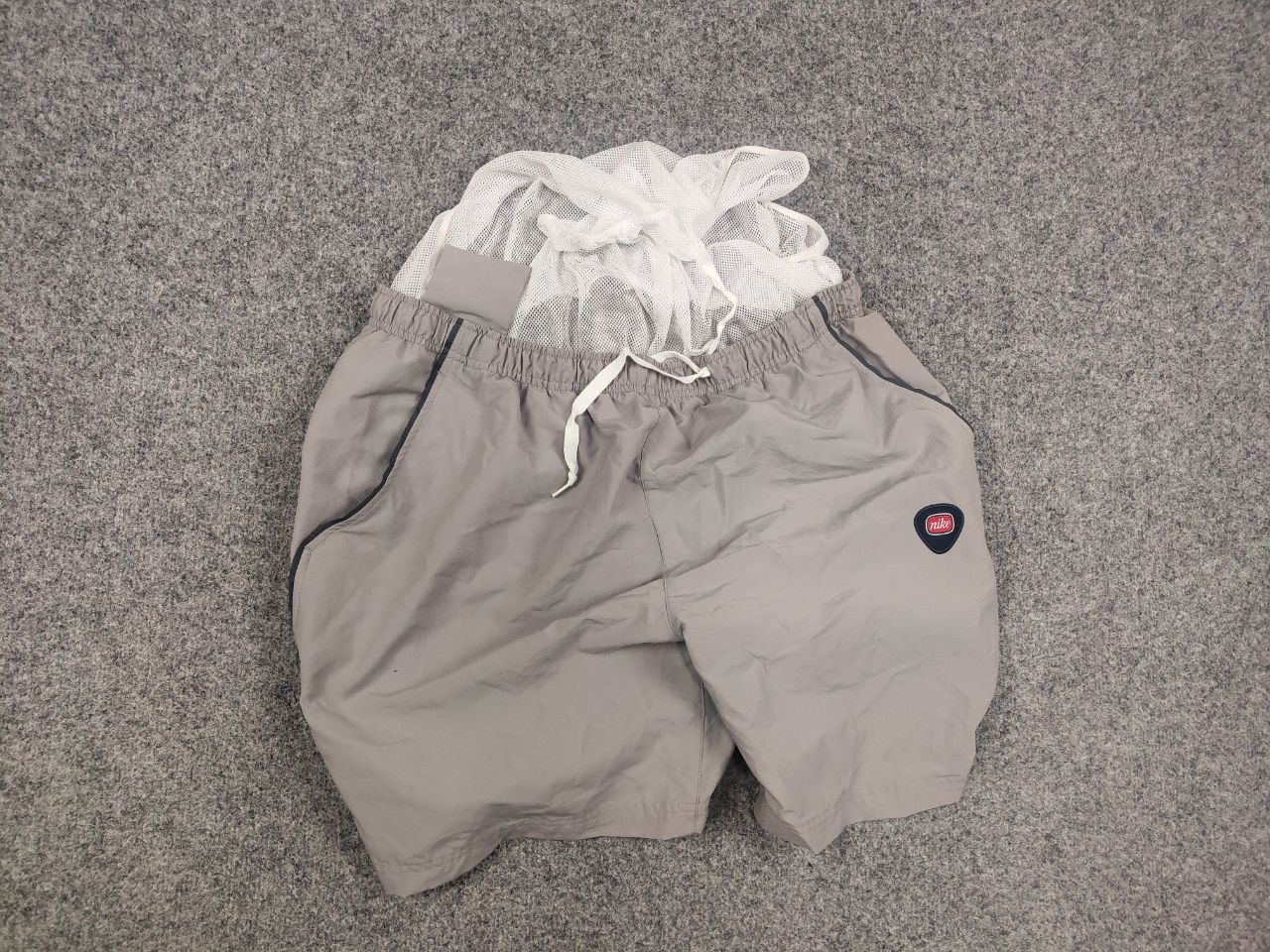 Nike Vintage Nike Casual Swoosh Gray Logo Shorts Y2K Style Size US 34 / EU 50 - 13 Thumbnail