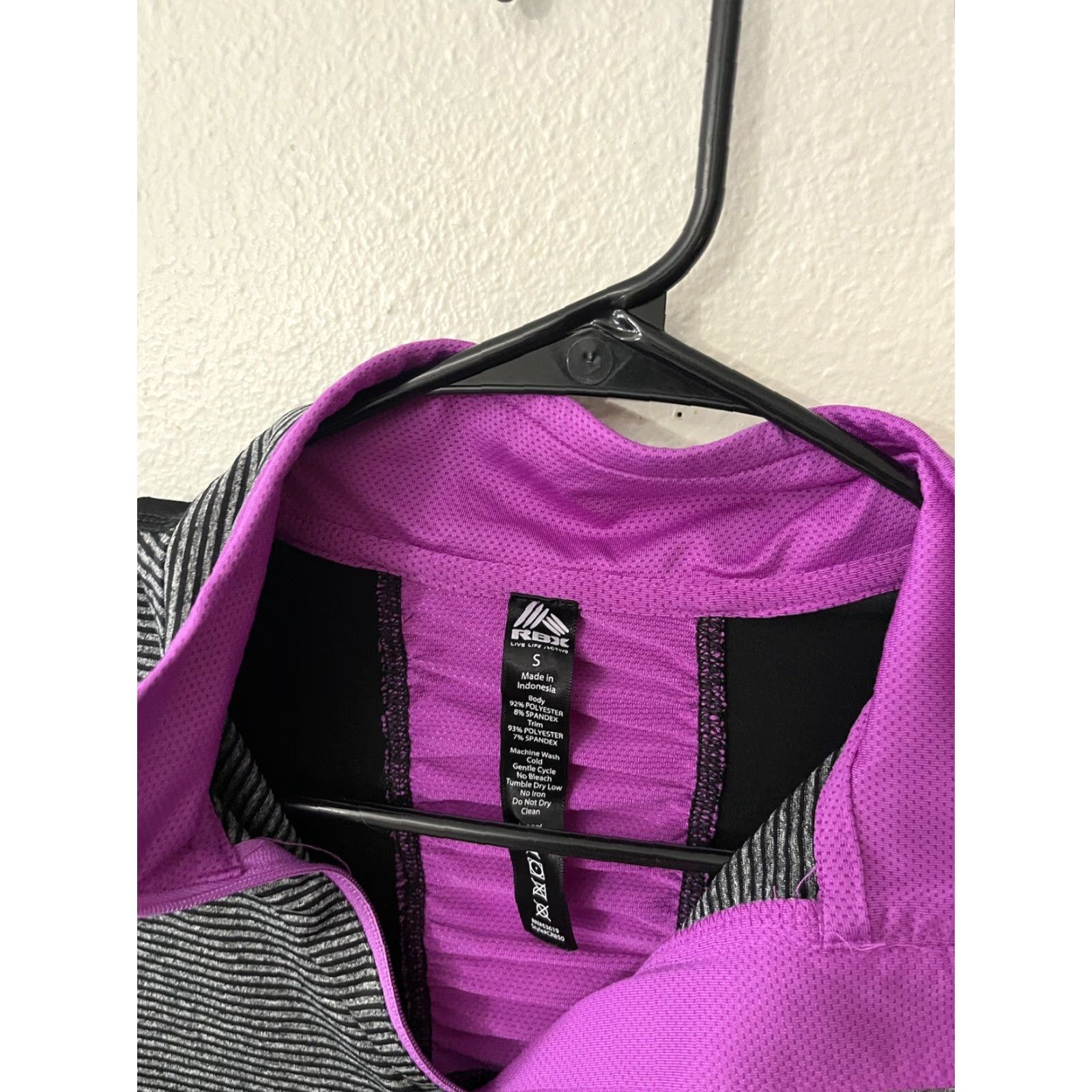 Vintage Women's Size Small RBX Active Wear Jacket Pull over Black & Purple 1/4 Zip Lightweight Track Jacket Running & Jogging Walking Size S / US 4 / IT 40 - 2 Thumbnail
