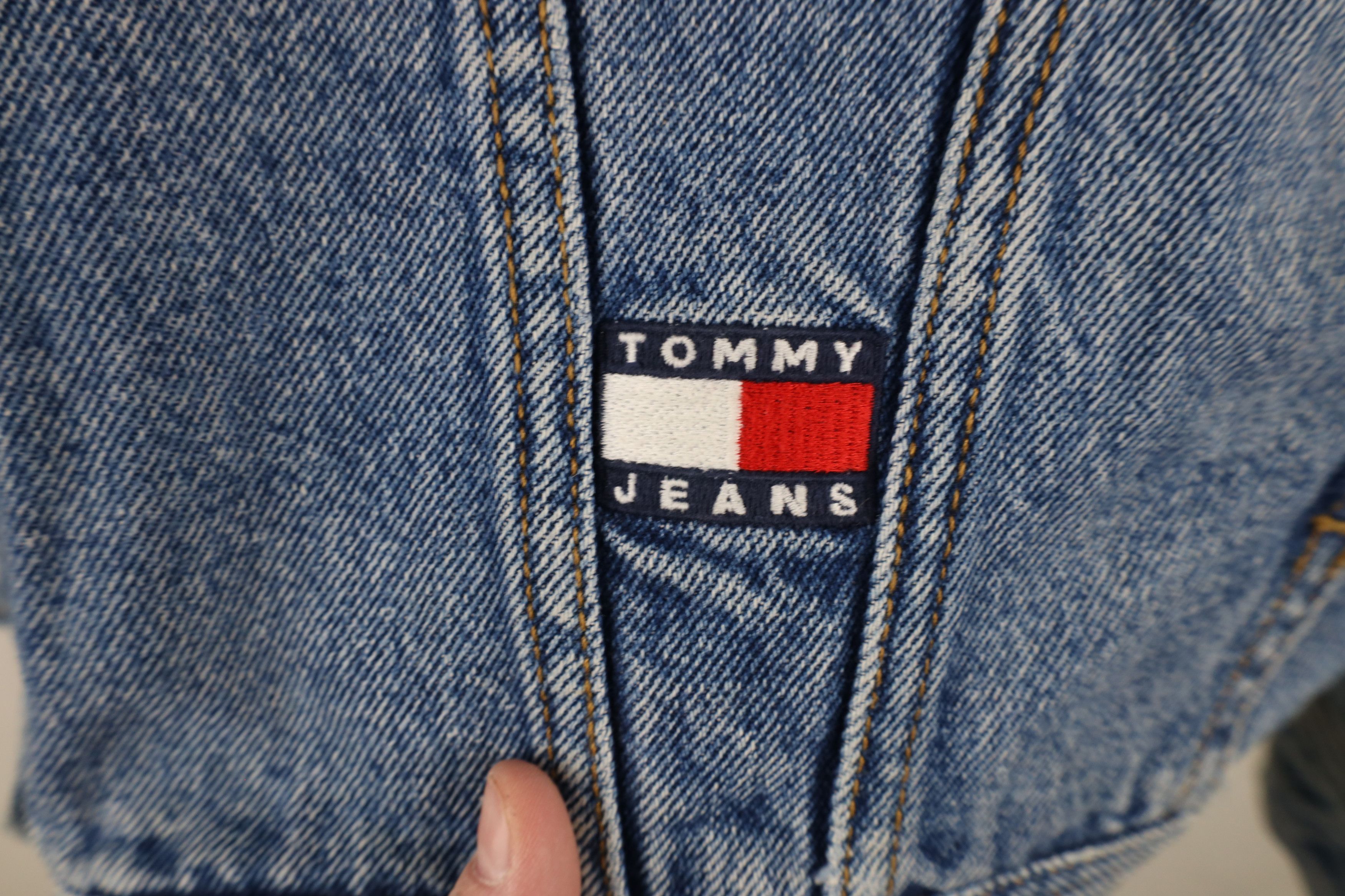 Tommy Hilfiger × Vintage Vintage 90s Tommy Hilfiger Spell Out Denim Trucker Jacket Size US XXL / EU 58 / 5 - 4 Thumbnail