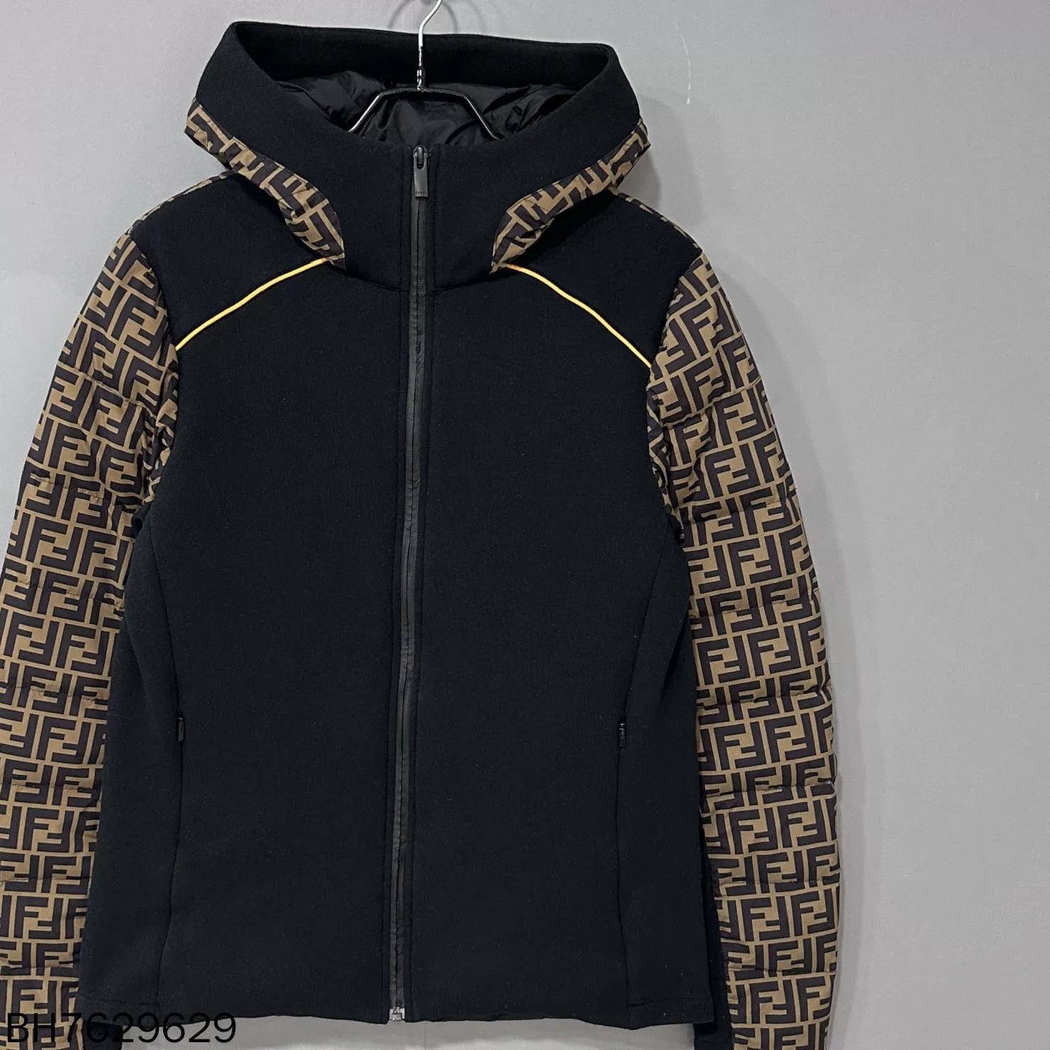 Fendi lightweight printed zip-up down jacket Size US L / EU 52-54 / 3 - 2 Thumbnail