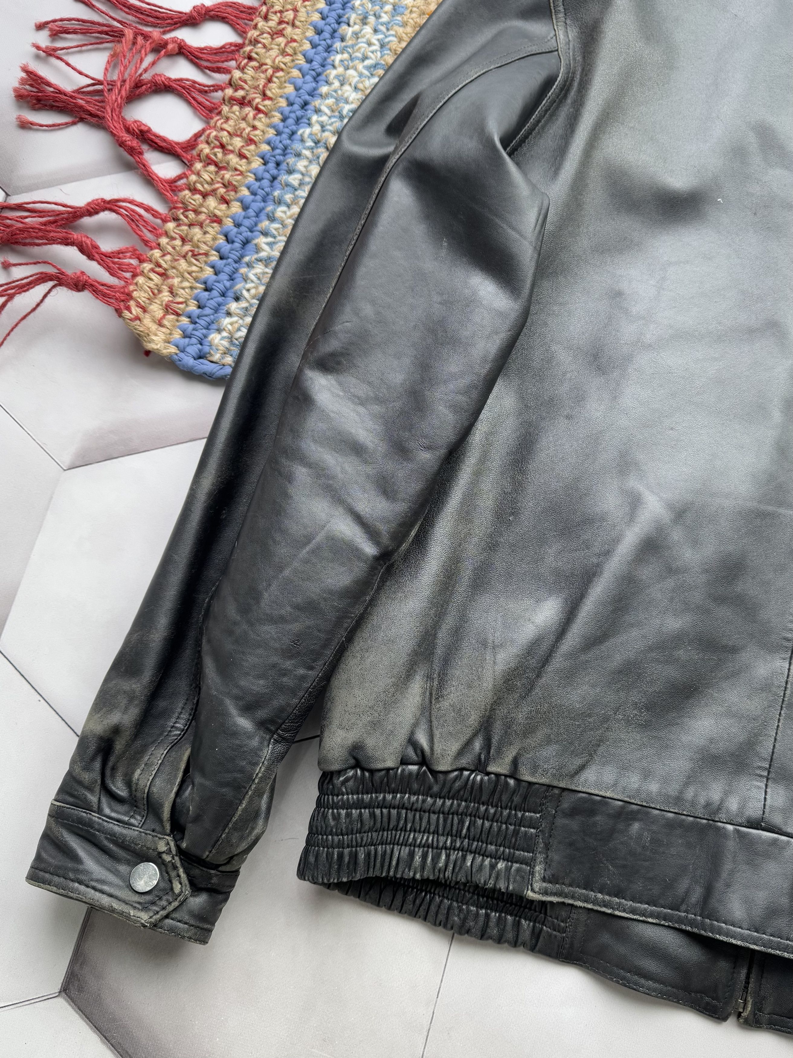 Vintage Vintage Thrashed Leather Bomber Jacket (ES9) Size US XXL / EU 58 / 5 - 15 Thumbnail