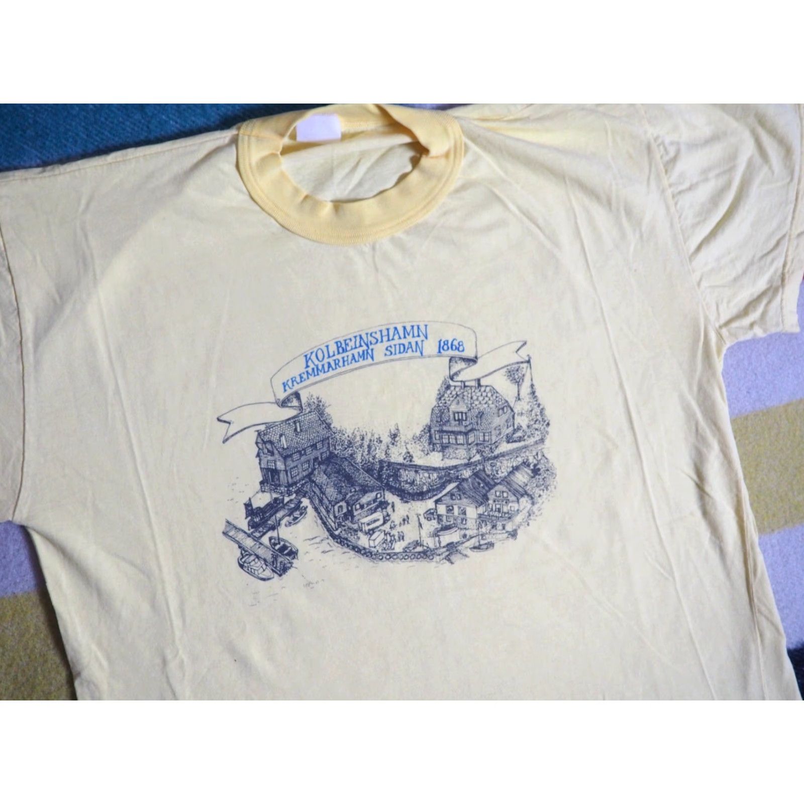 Vintage VINTAGE VTG 90s Norwegian Kolbeinshamn Village Pastel Yellow Euro Tee T-Shirt Mens M Size US M / EU 48-50 / 2 - 3 Thumbnail