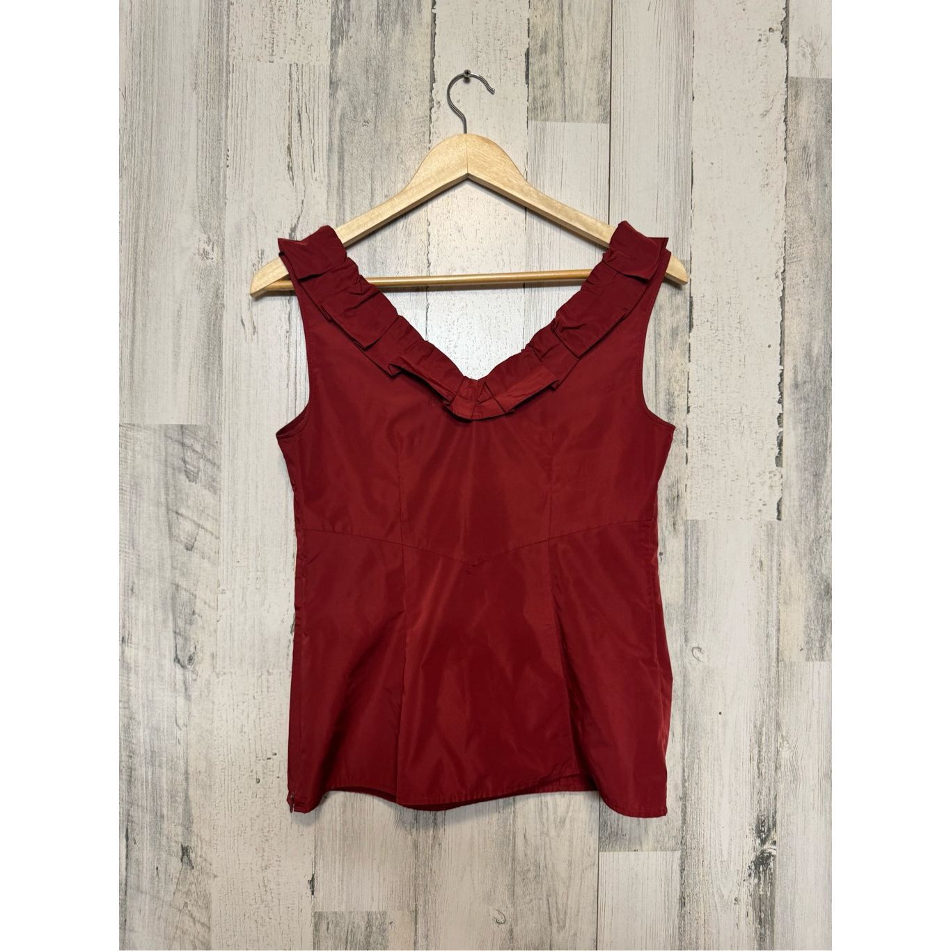 Ann Taylor Ann Taylor Red Ruffle V Neck Sleeveless Blouse Top Career Wo Size XS / US 0-2 / IT 36-38 - 3 Thumbnail