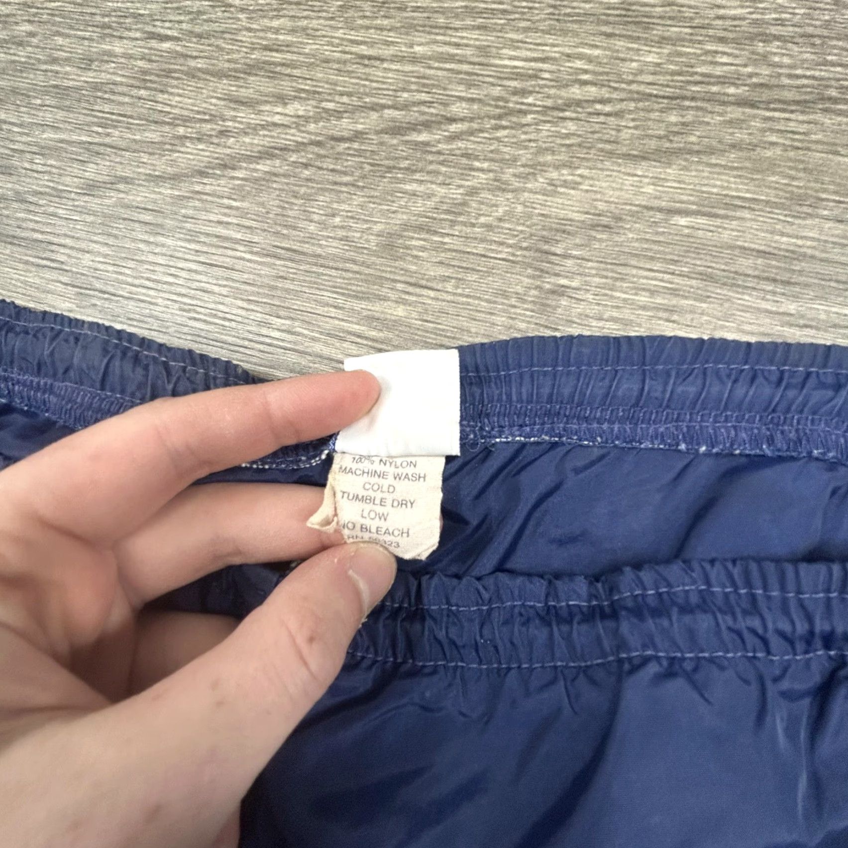 Nike VINTAGE Nike Track Pants Mens L Navy 70s Nylon Windbreaker Zip Leg USA Sportswear Activewear Running & Gym Womens Mens Boys Girls Size US 33 - 7 Thumbnail