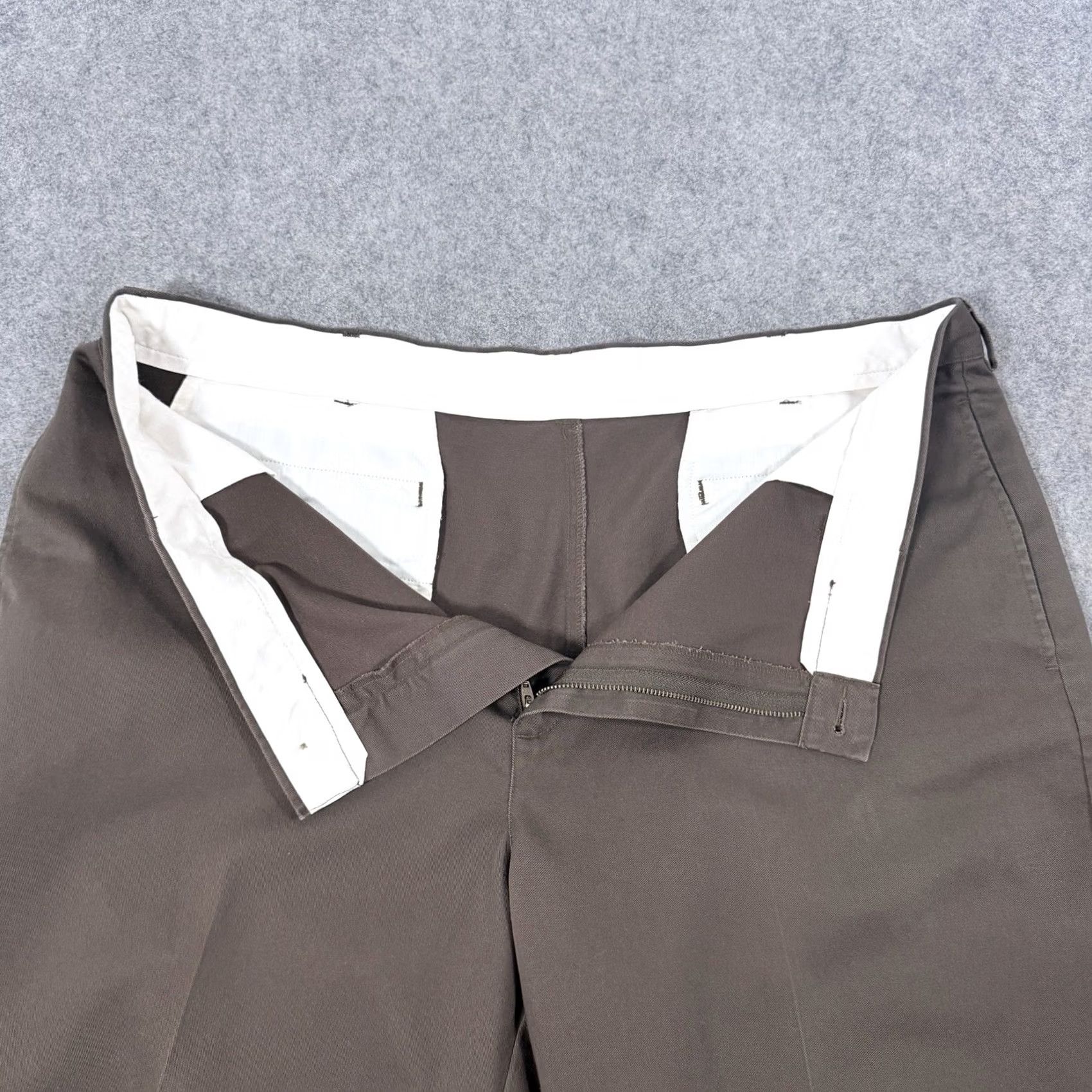 Vintage L.L.Bean Natural Fit Casual Dress Pants Men's Size 42x36 Brown Regular Rise 13.25" Inseam 36" Cotton Zip Front Front Flat Front Pockets Slim Straight Size US 42 / EU 58 - 5 Thumbnail
