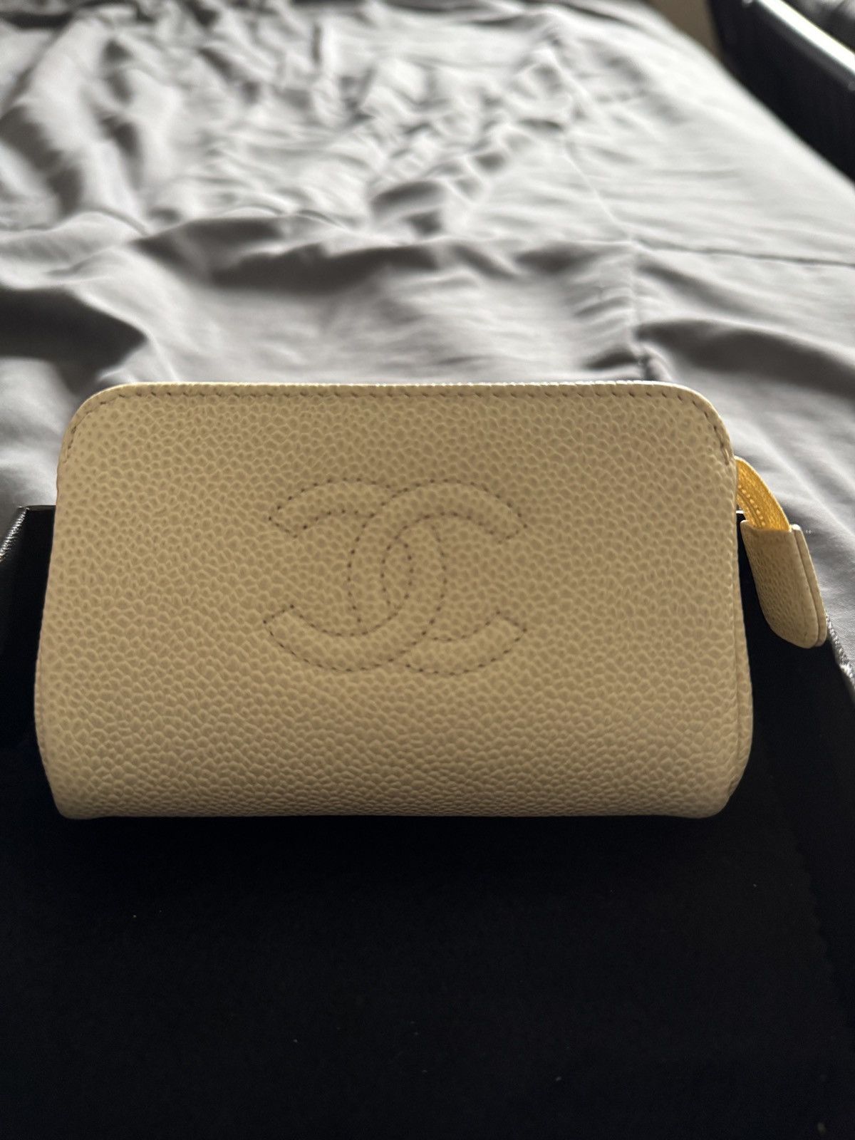 Chanel Chanel CC Logo Caviar Leather Zippered Wallet Size ONE SIZE - 4 Thumbnail