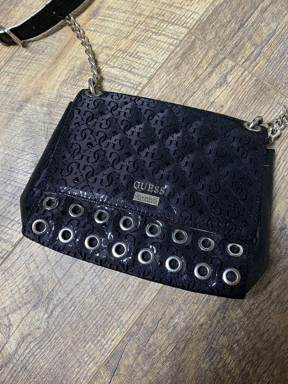 Designer × Guess × Vintage Guess Black Crossbody Bag with Grommets Stylish & Authentic Size ONE SIZE - 3 Thumbnail
