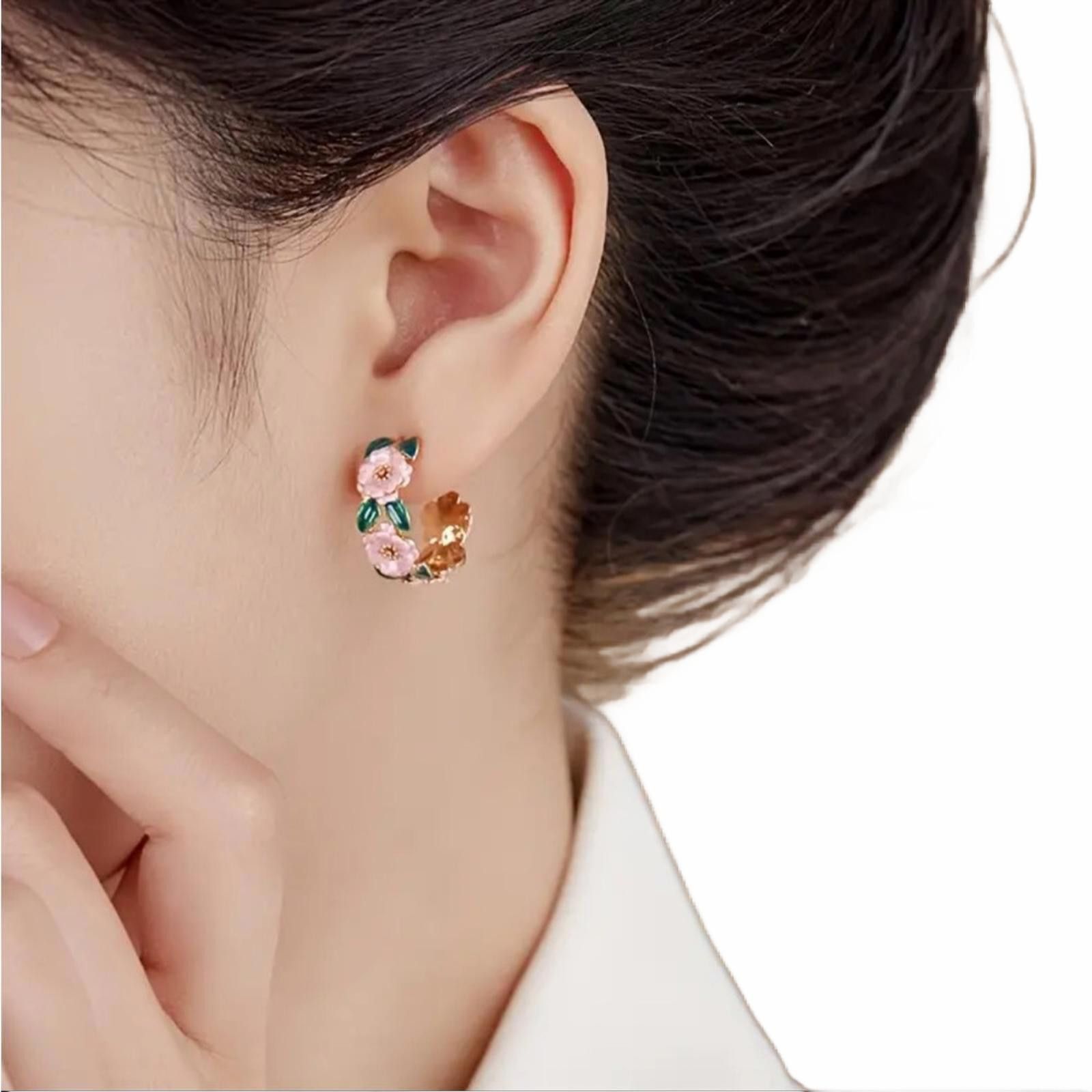 Designer Flower And And Leaf Vintage Inspired Hoop Earrings Size ONE SIZE - 6 Thumbnail