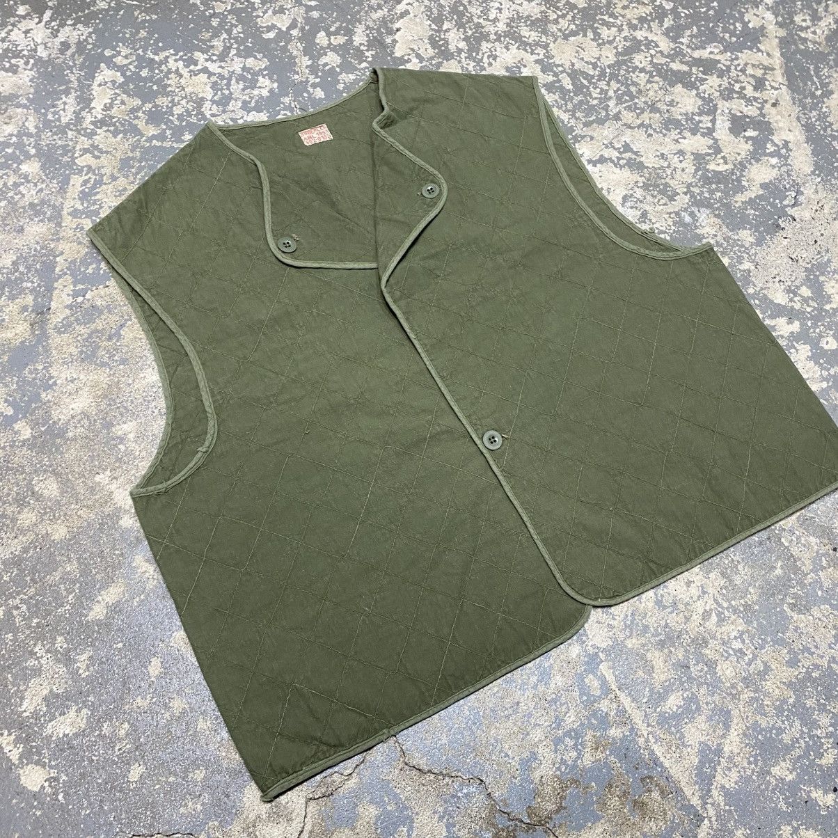 Japanese Brand × Vintage True Vintage Green Quilted British Military Vest Size US M / EU 48-50 / 2 - 3 Thumbnail