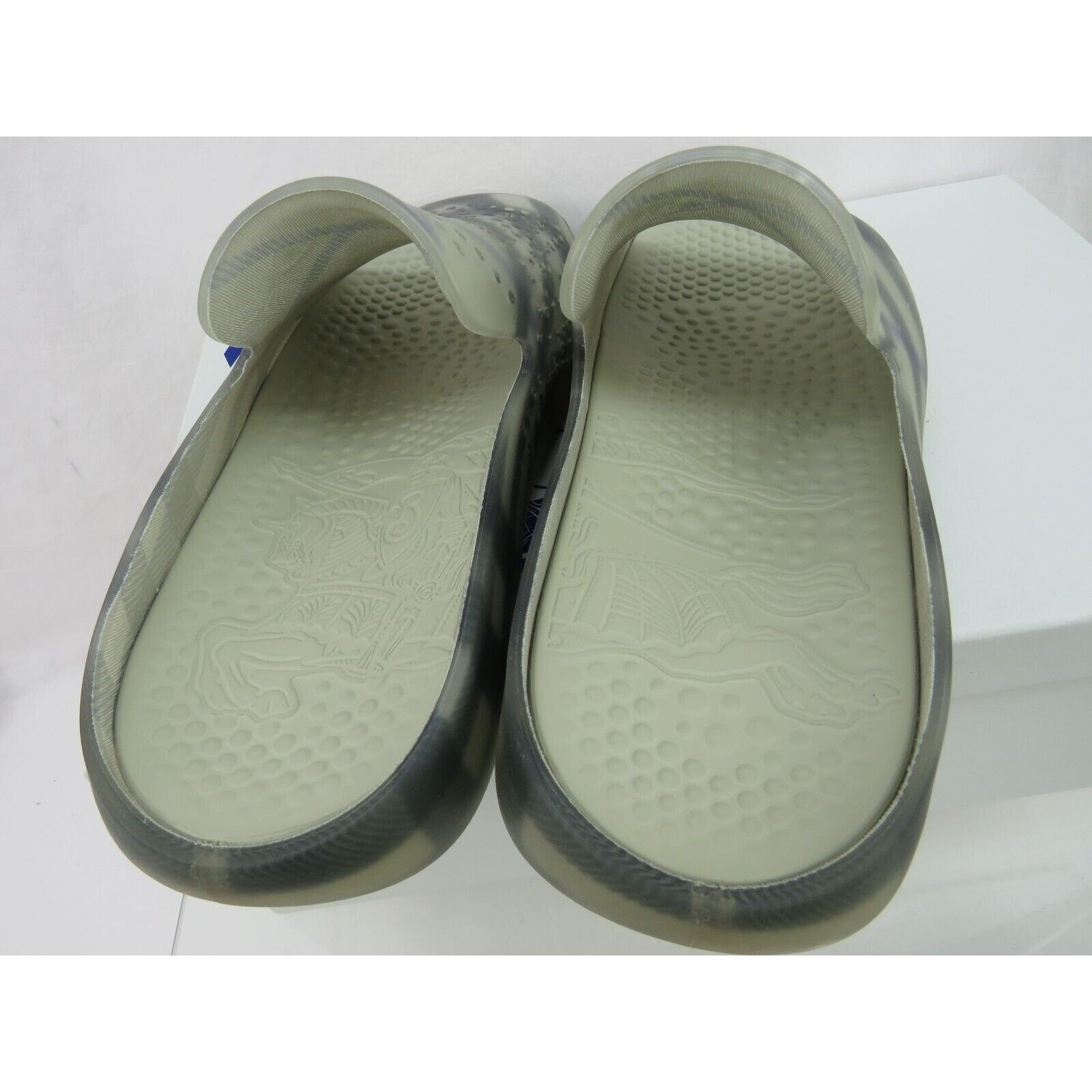 Burberry BURBERRY STINGRAY GRAY RUBBER CHECK & CHARM LOGO SANDALS 44 Size US 11 / EU 44 - 14 Thumbnail